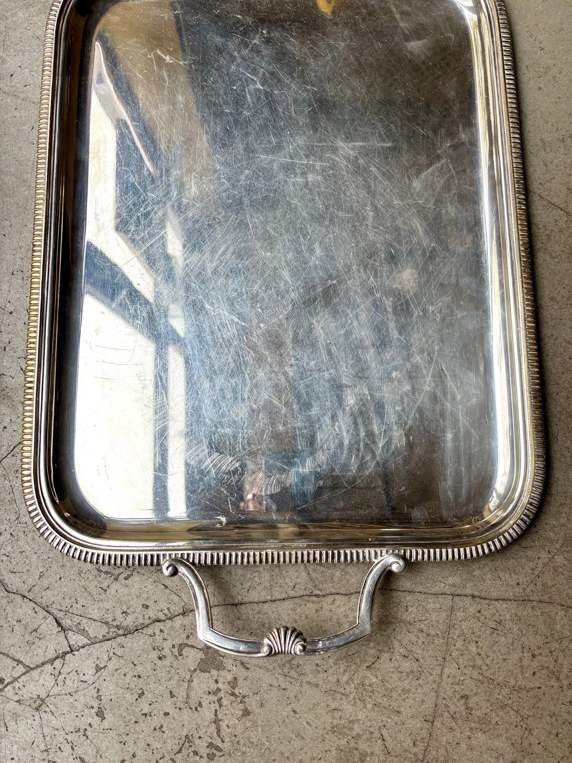 plateau-rectangulaire-metal-argente-coquille-vaisselle-vintage-axs-design-paris-france