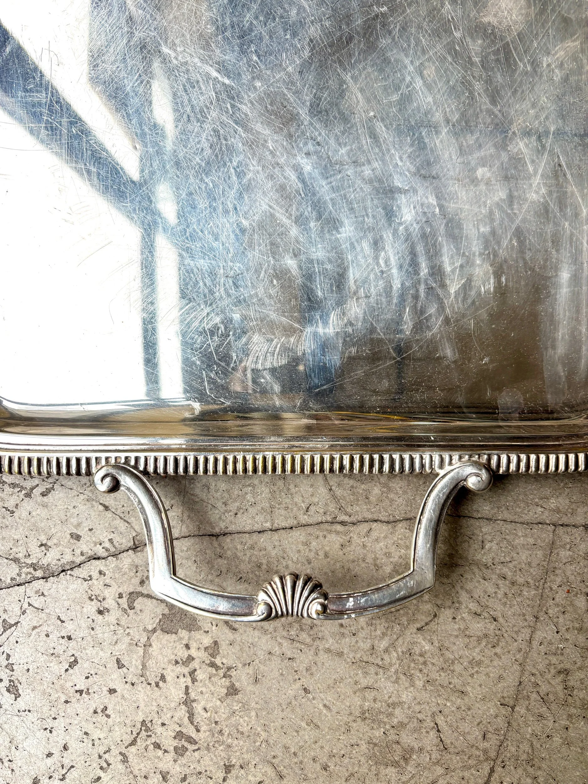 plateau-rectangulaire-metal-argente-coquille-vaisselle-vintage-axs-design-paris-france