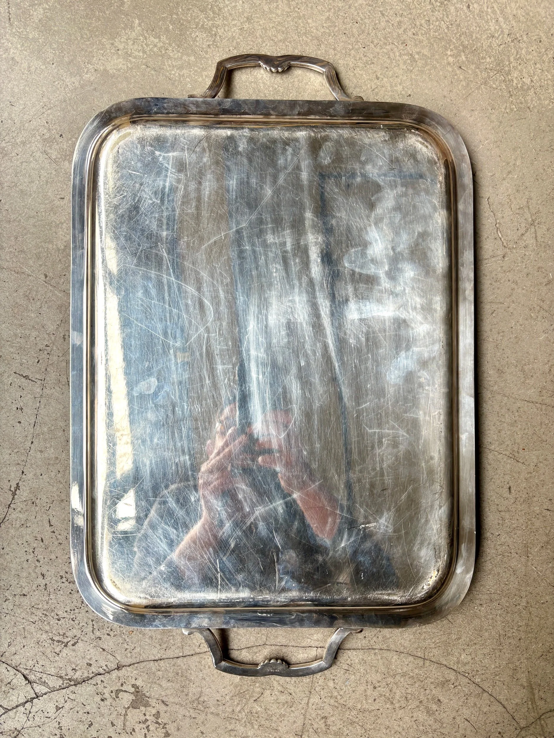 plateau-rectangulaire-metal-argente-coquille-vaisselle-vintage-axs-design-paris-france