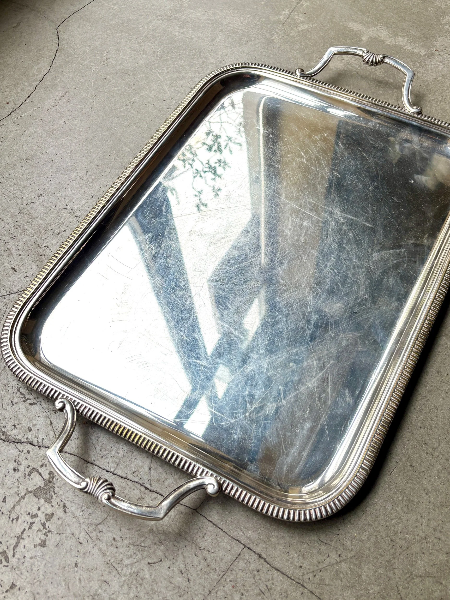 plateau-rectangulaire-metal-argente-coquille-vaisselle-vintage-axs-design-paris-france