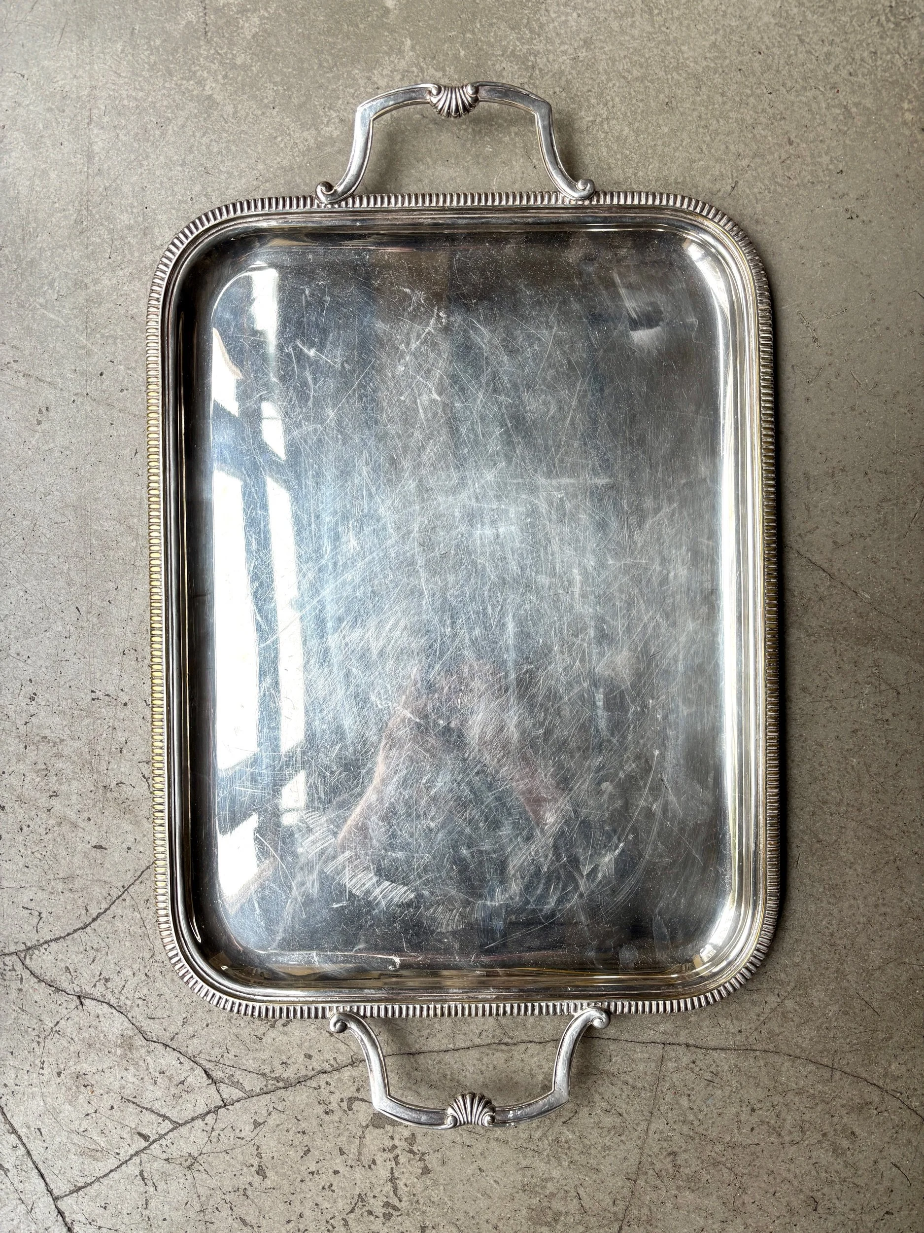 plateau-rectangulaire-metal-argente-coquille-vaisselle-vintage-axs-design-paris-france