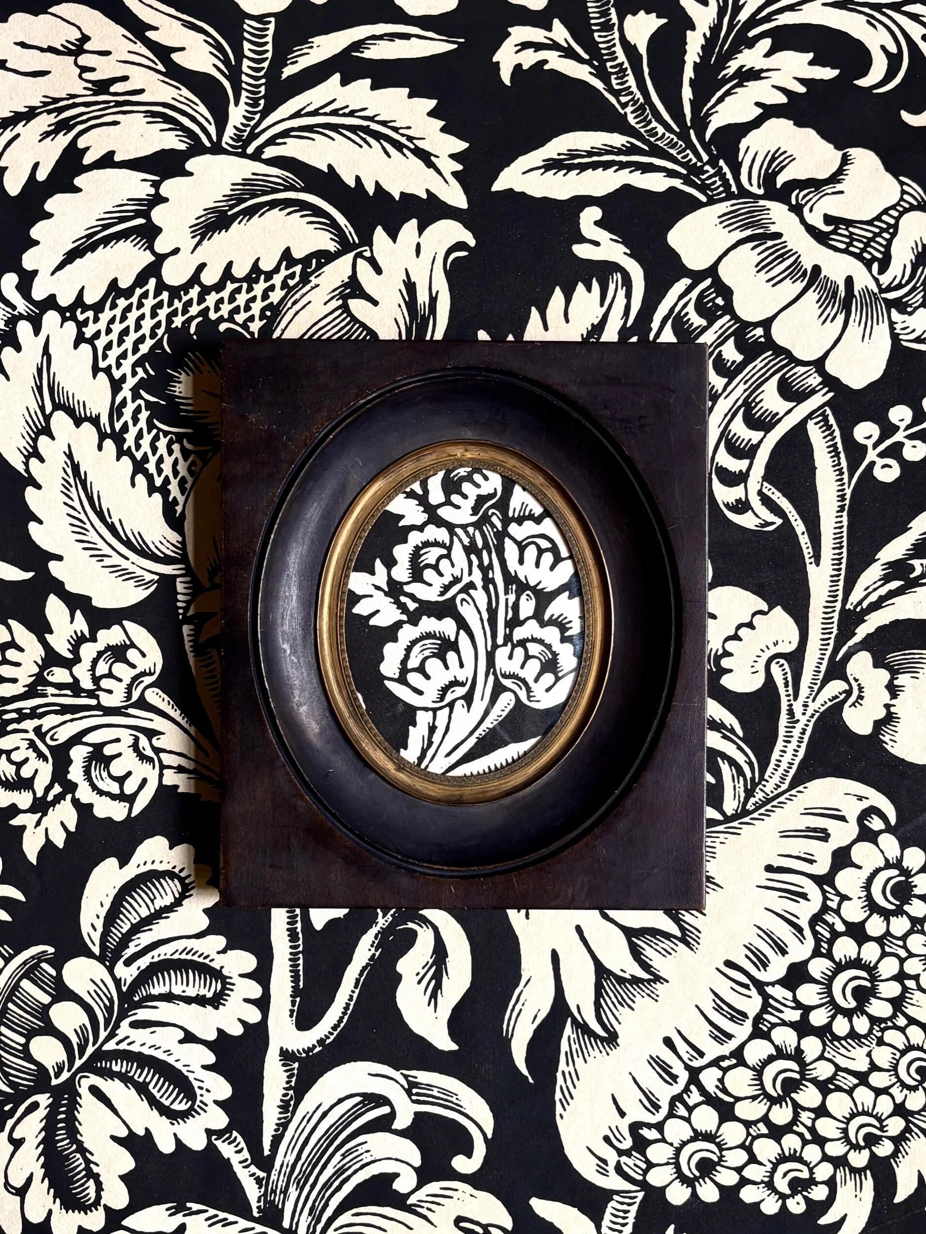 Cadre-bois-fonce-papier-dominote-antoinette-poisson-grands-pavots-decoration-vintage-axs-design-paris-france