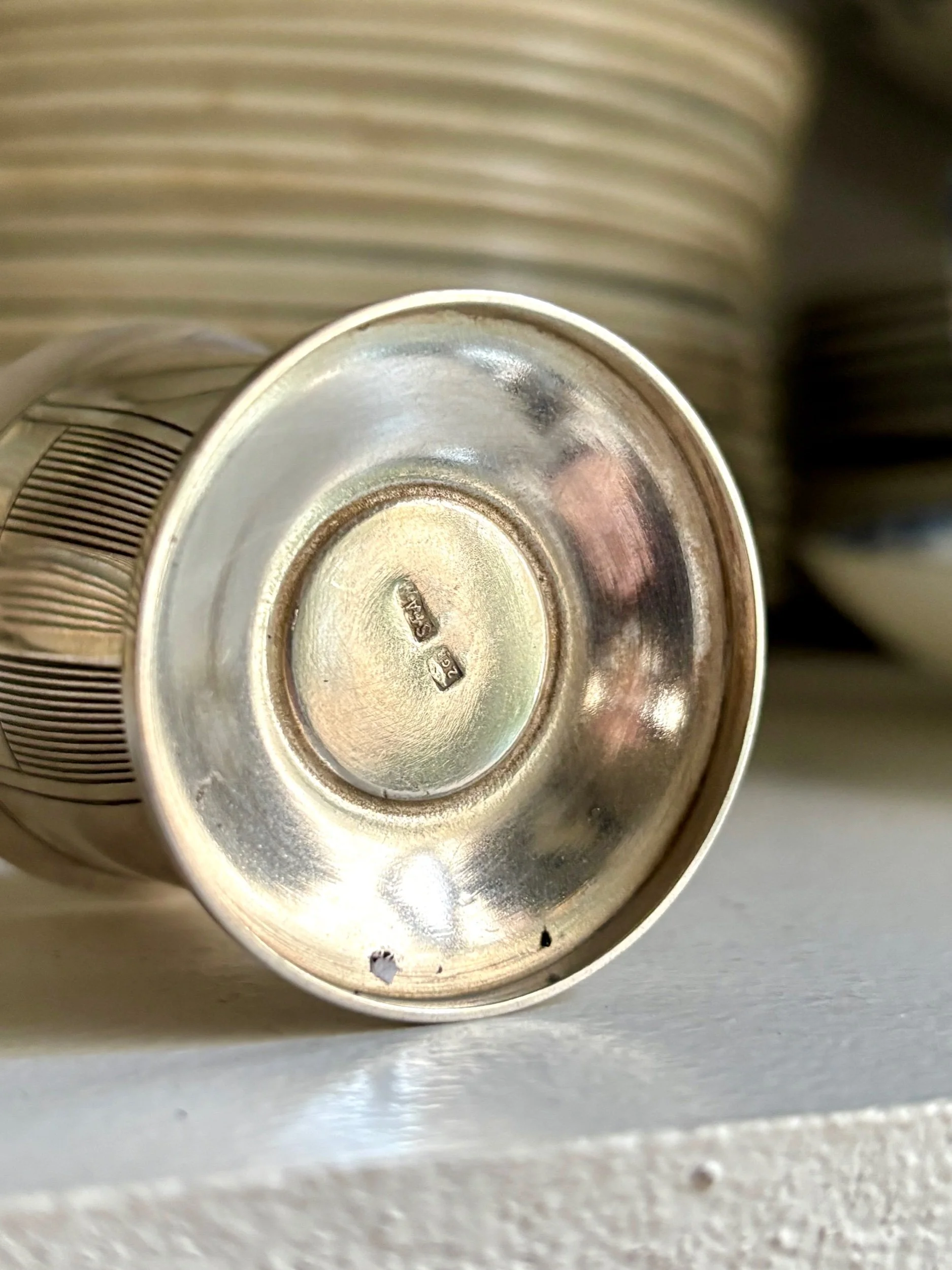 coquetier-metal-argente-art-deco-vaisselle-vintage-axs-design-paris-france