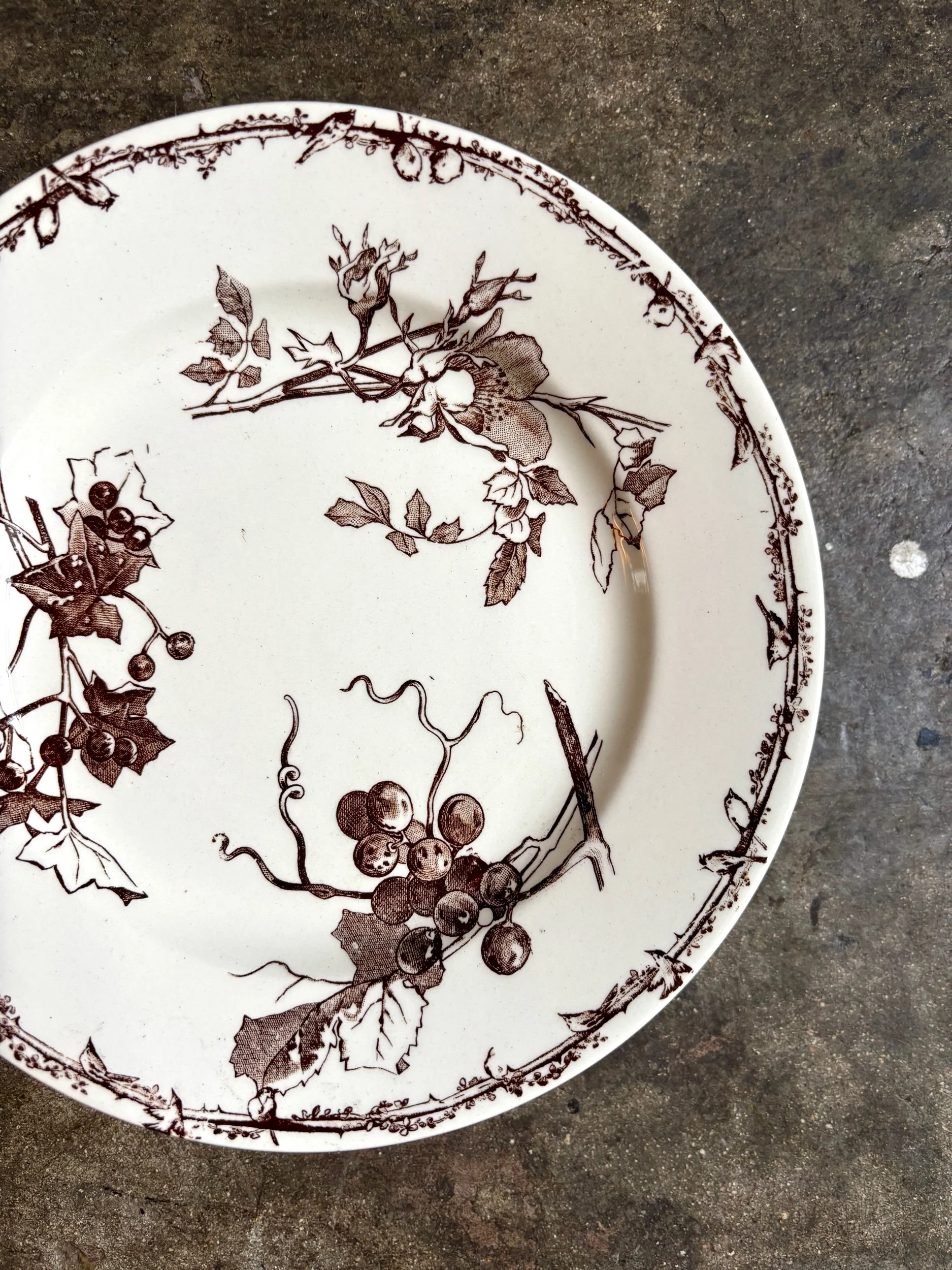 assiette-gateau-hb-cie-terre-de-fer-marron-vaisselle-vintage-axs-design-paris-france