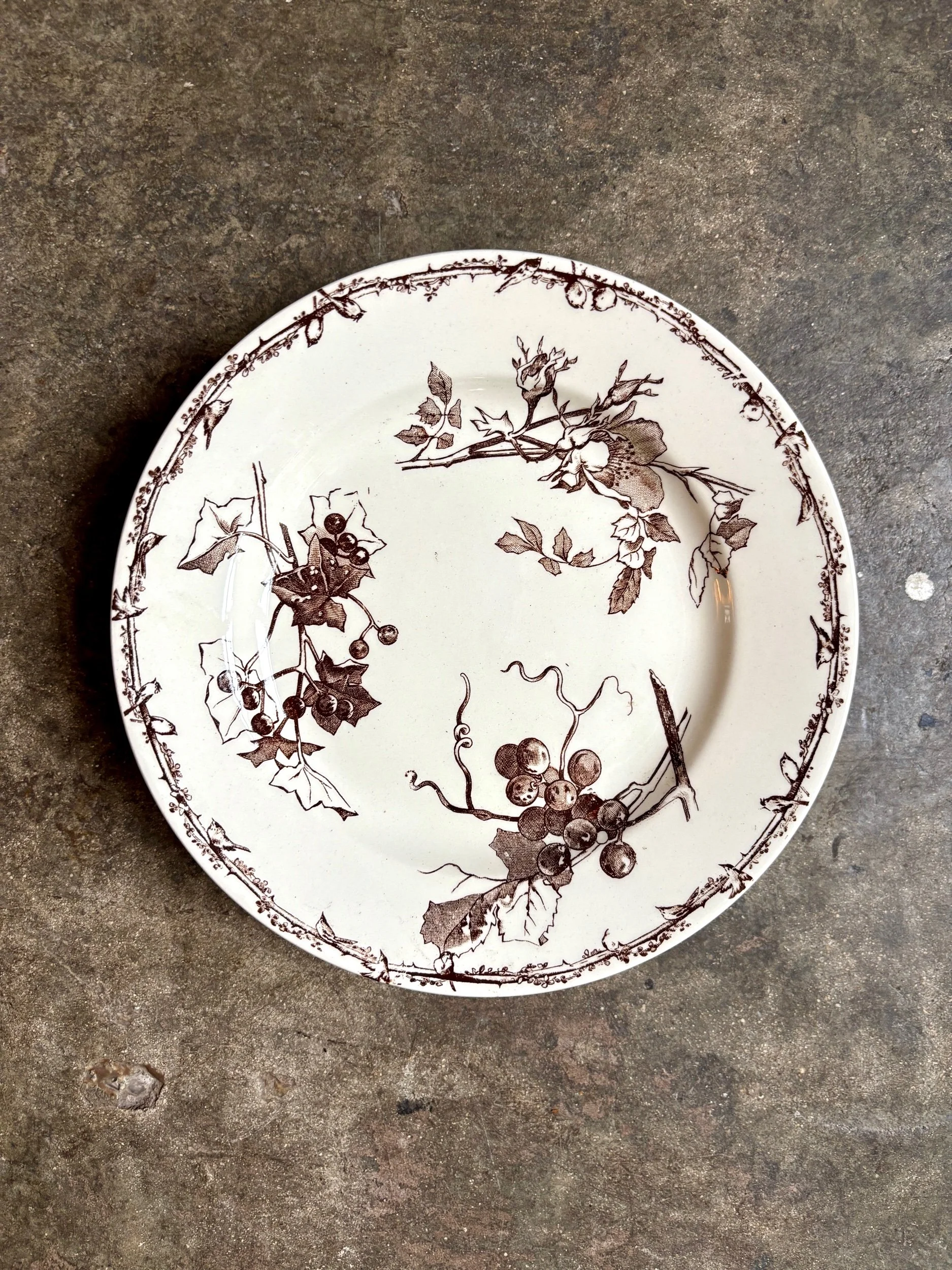 assiette-gateau-hb-cie-terre-de-fer-marron-vaisselle-vintage-axs-design-paris-france