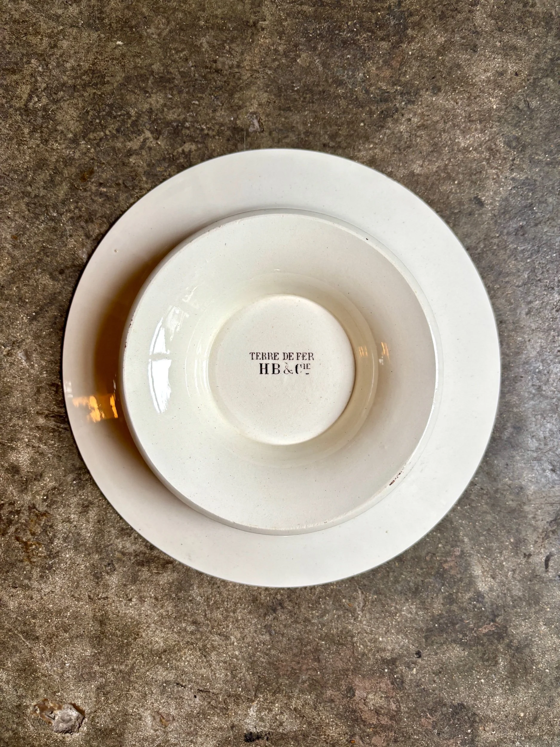assiette-gateau-hb-cie-terre-de-fer-marron-vaisselle-vintage-axs-design-paris-france
