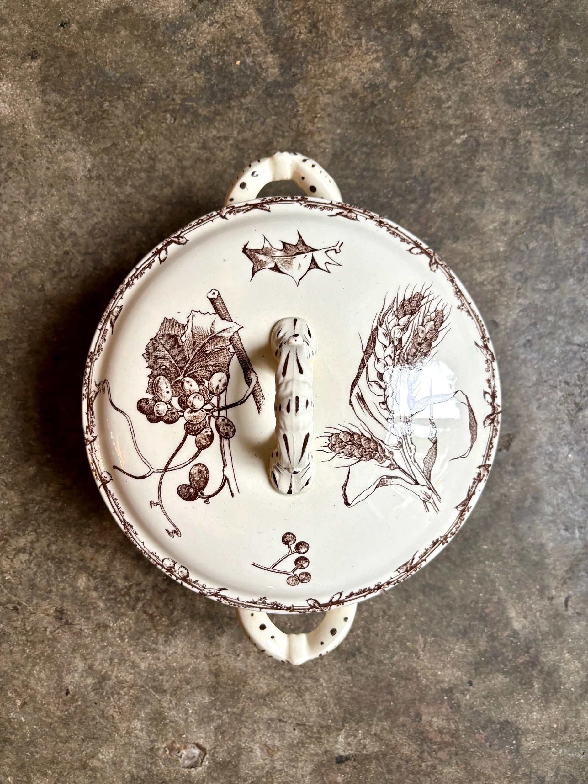 petite-soupiere-hb-cie-terre-de-fer-marron-vaisselle-vintage-axs-design-paris-france