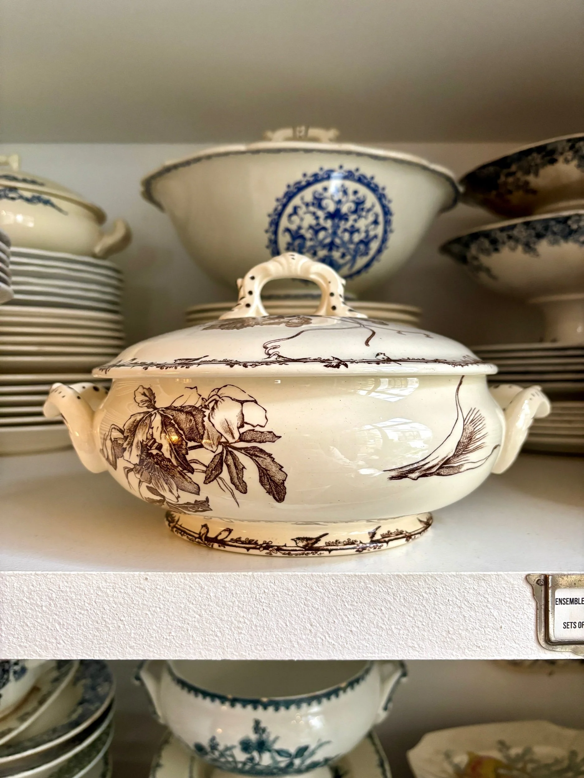 petite-soupiere-hb-cie-terre-de-fer-marron-vaisselle-vintage-axs-design-paris-france