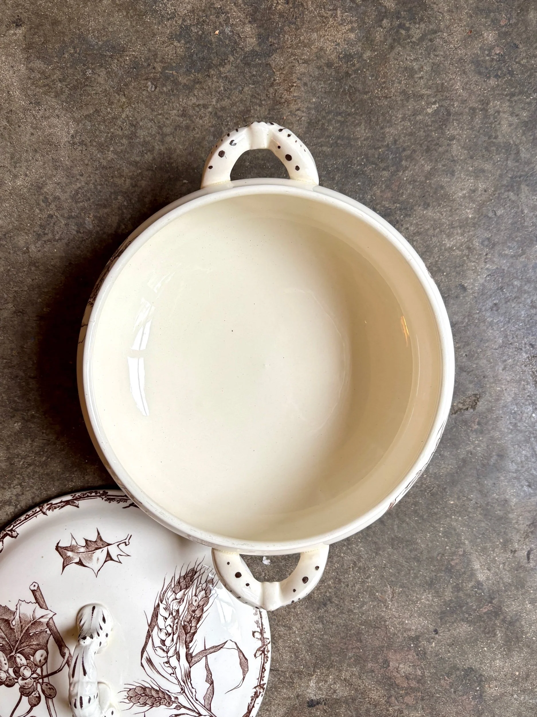 petite-soupiere-hb-cie-terre-de-fer-marron-vaisselle-vintage-axs-design-paris-france