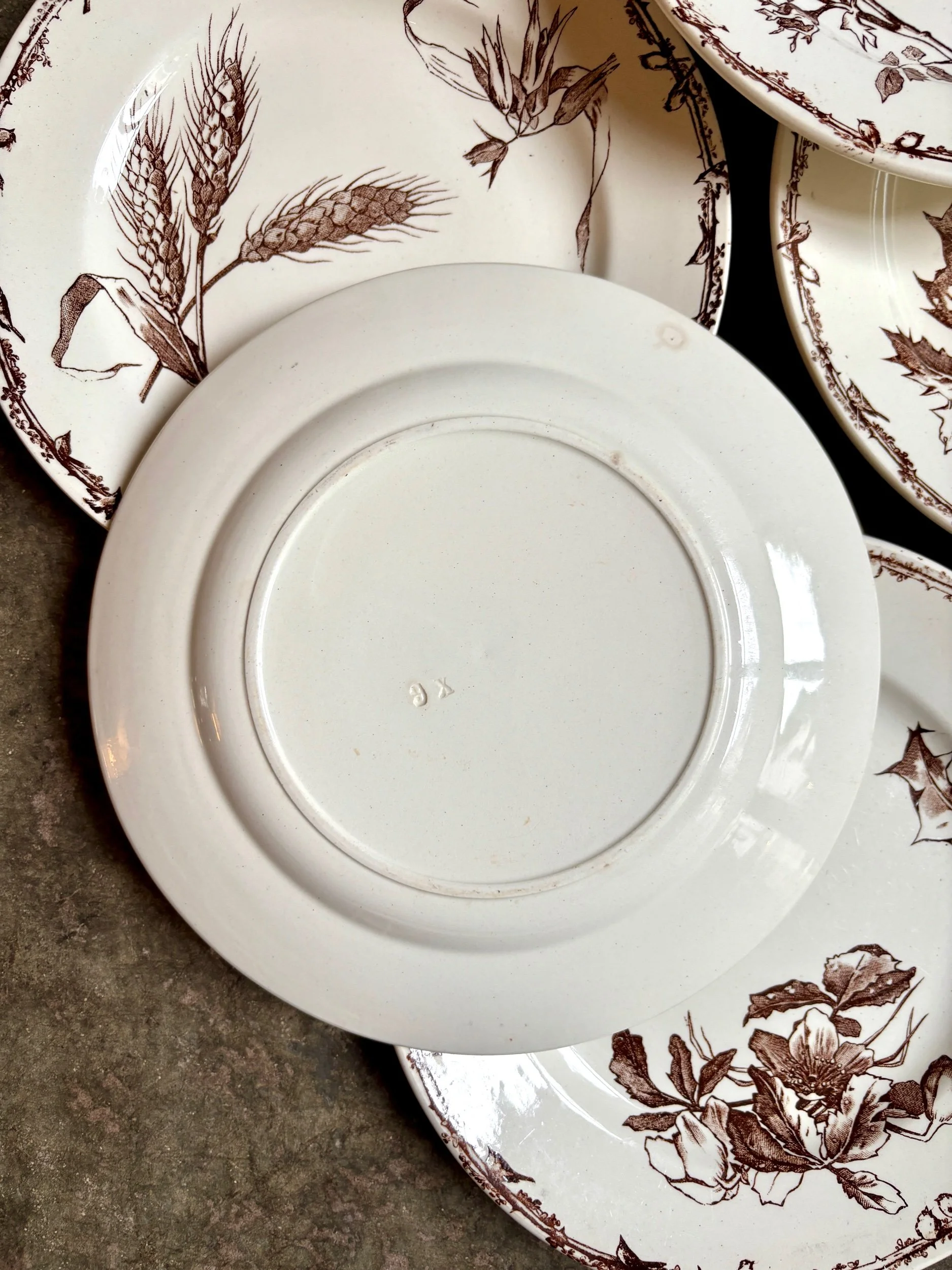 6-assiettes-dessert-hb-cie-terre-de-fer-marron-vaisselle-vintage-axs-design-paris-france