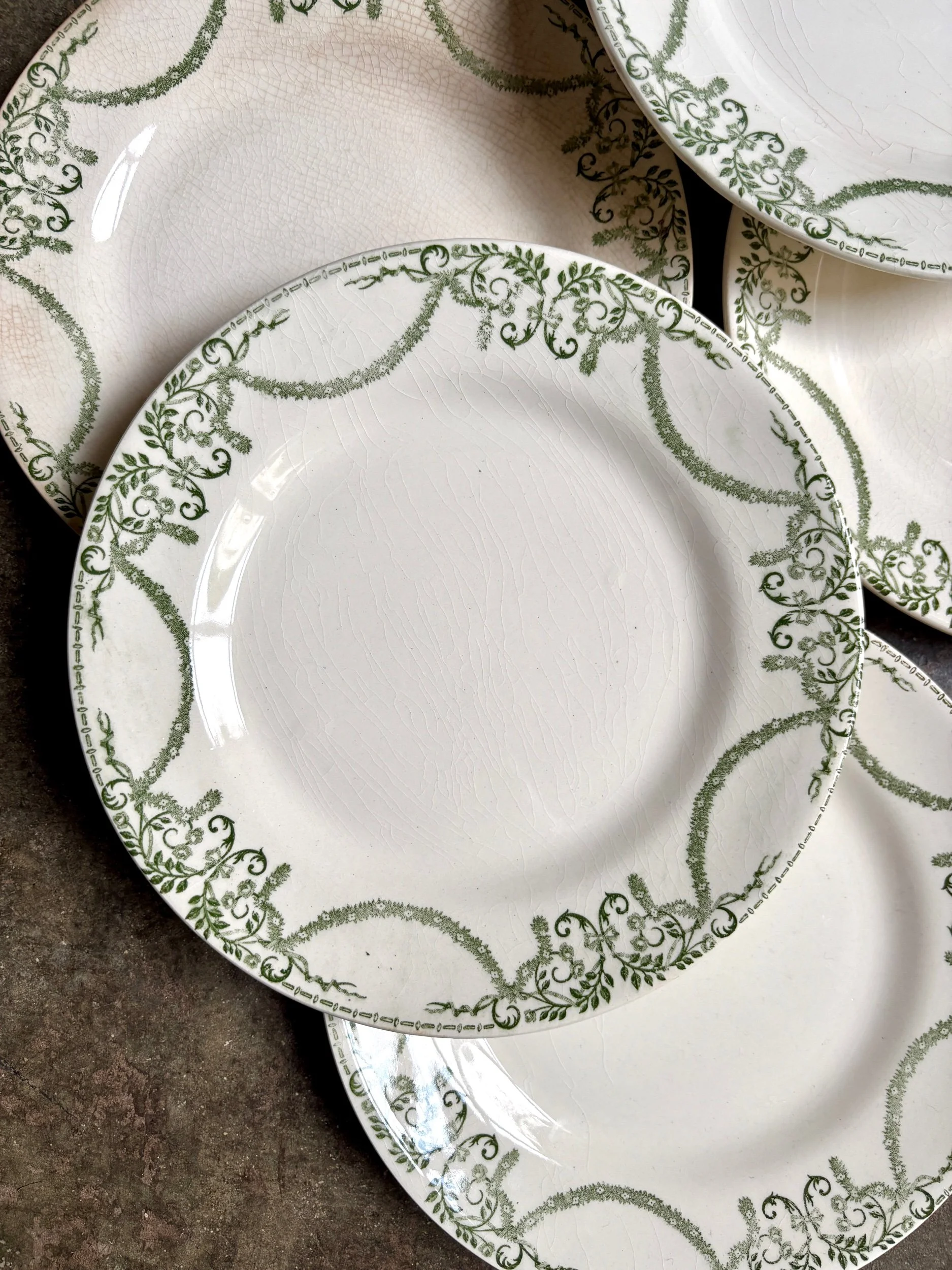 6 assiettes à dessert Creil & Montereau en faïence verte, service "Napoléon"