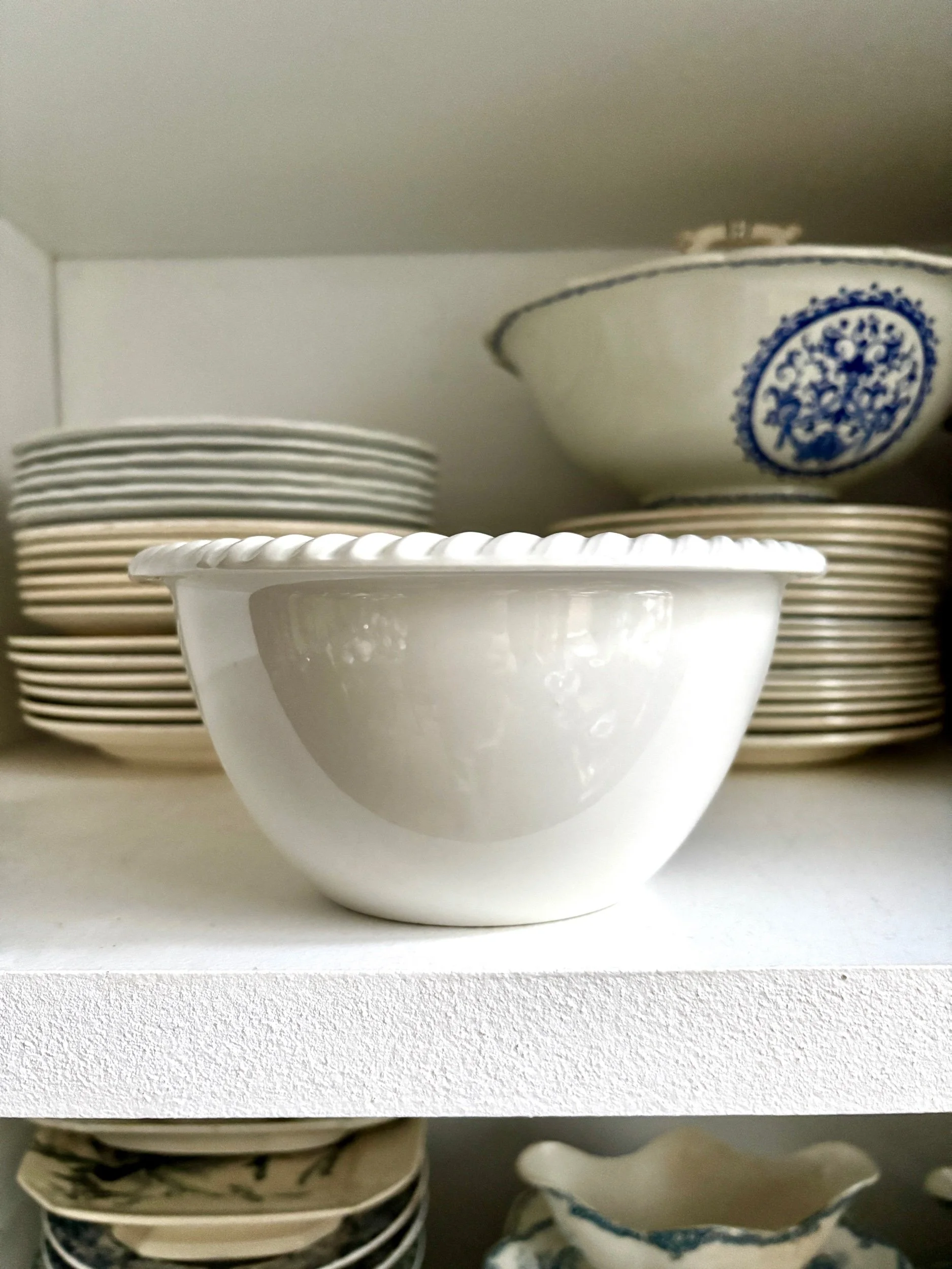 Saladier en faïence blanche