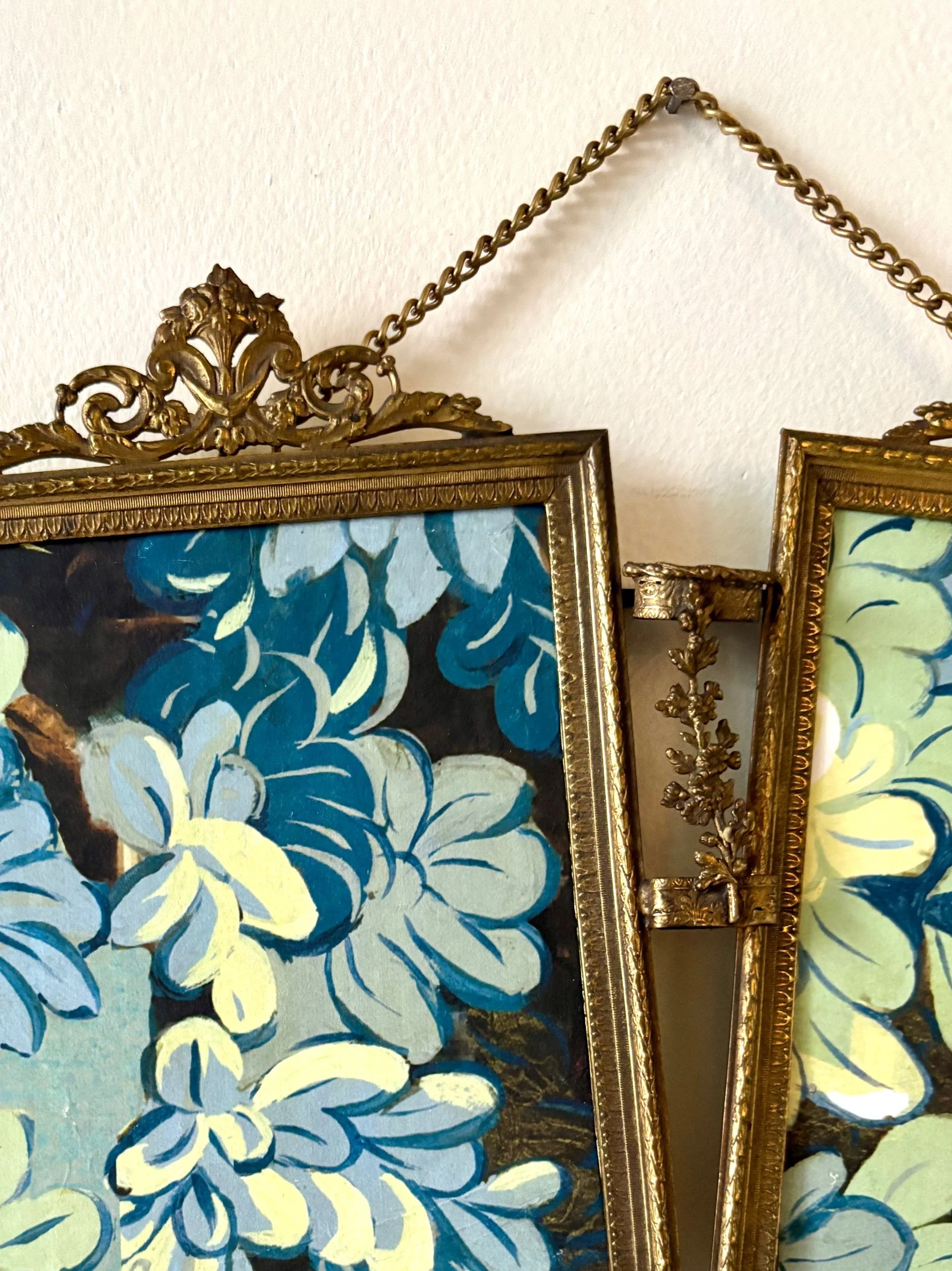 cadre-diptyque-metal-dore-papier-peint-joli-bois-antoinette-poisson-art-decoration-vintage-axs-design-paris-france