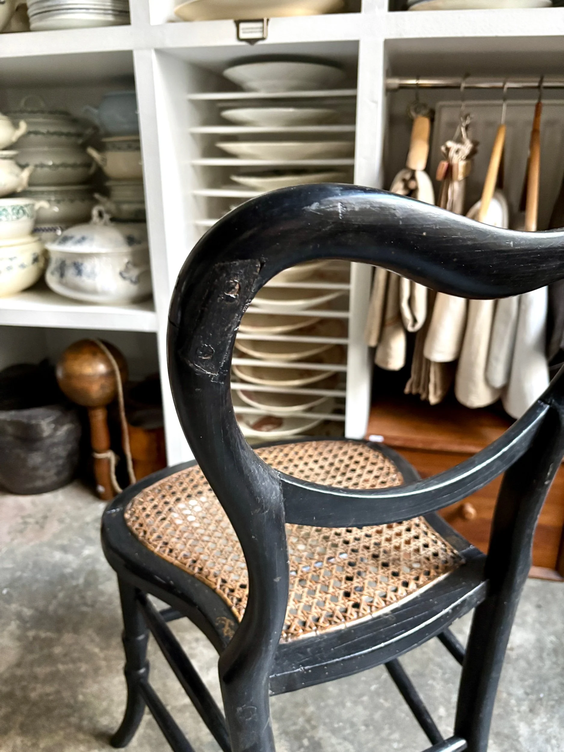 chaise-napoleon-iii-2-bois-noir-cannage-nacre-assise-vintage-axs-design-paris-france