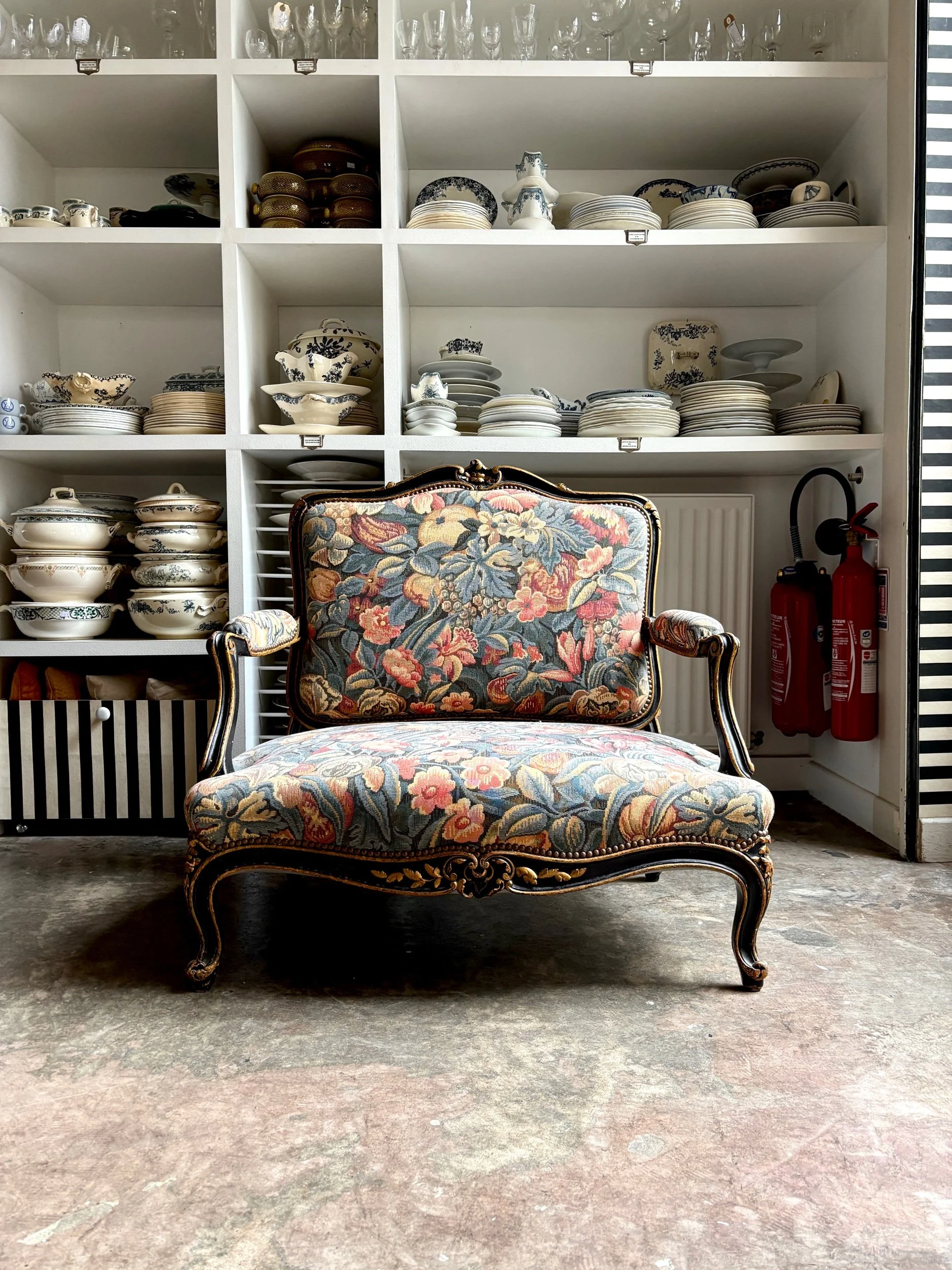 marquise-fauteuil-louis-xv-napoleon-iii-bois-noir-dore-jacquard-fleuri-vintage-axs-design-paris-france