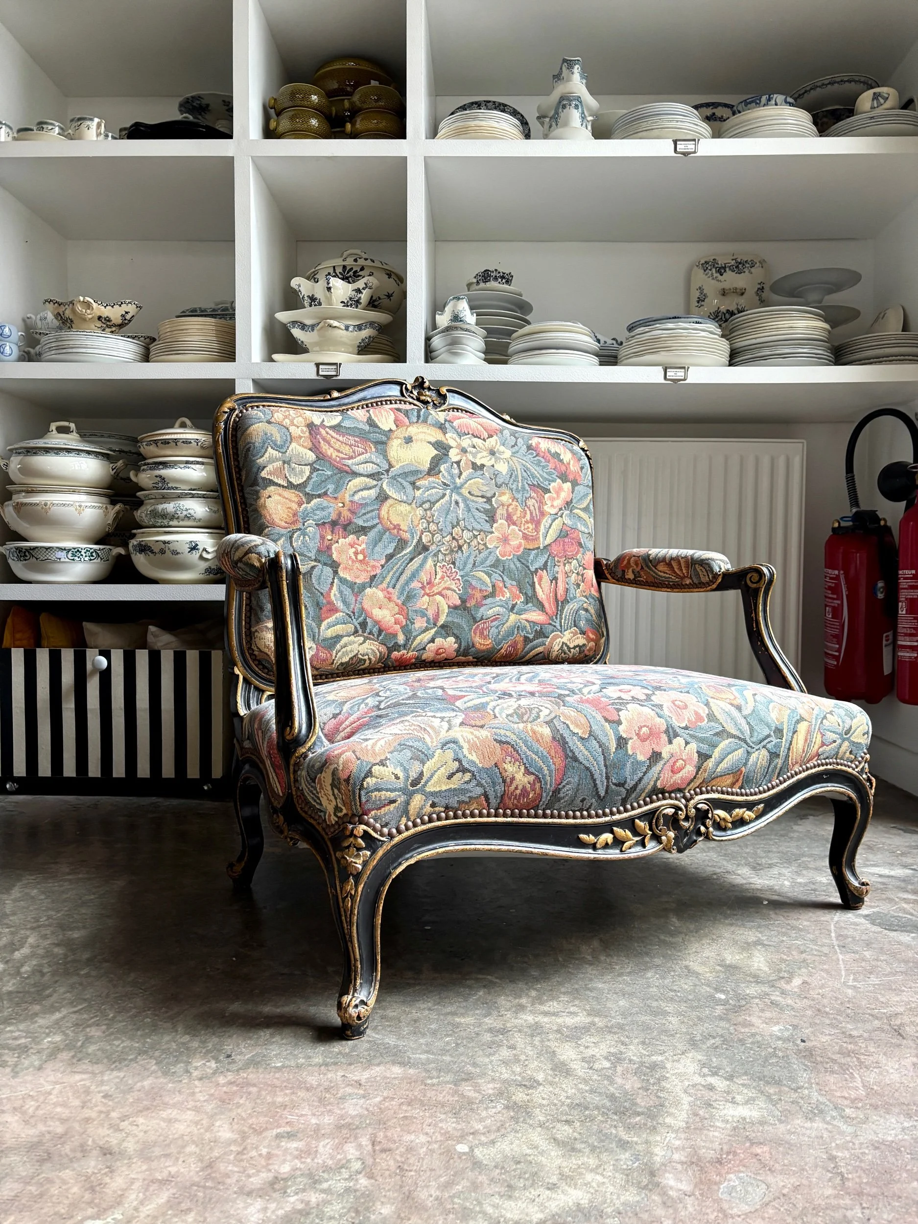 marquise-fauteuil-louis-xv-napoleon-iii-bois-noir-dore-jacquard-fleuri-vintage-axs-design-paris-france