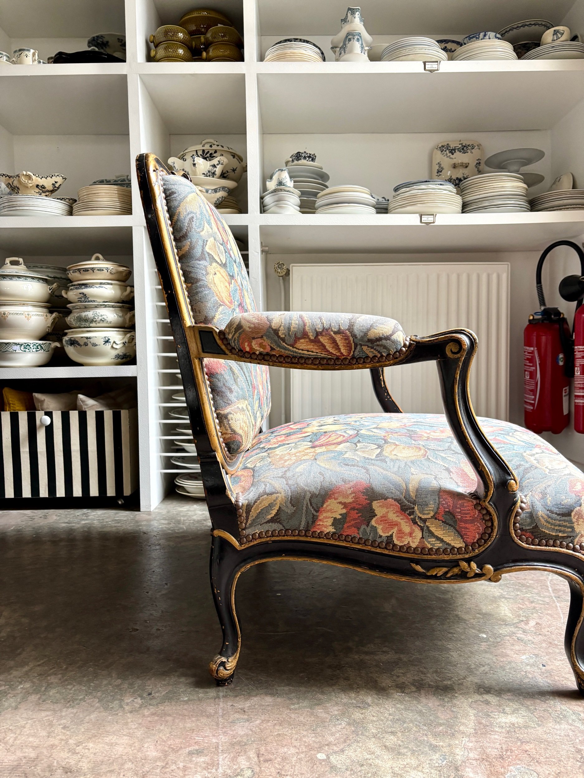 marquise-fauteuil-louis-xv-napoleon-iii-bois-noir-dore-jacquard-fleuri-vintage-axs-design-paris-france