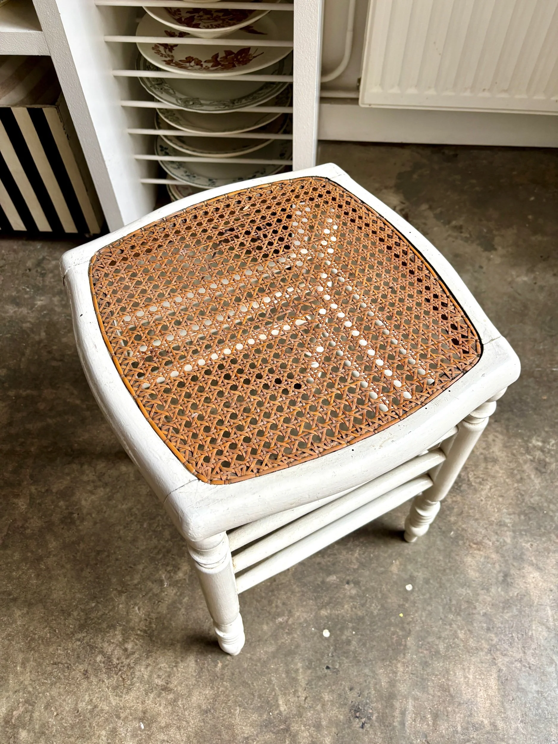 tabouret-bois-blanc-cannage-assise-vintage-axs-design-paris-france