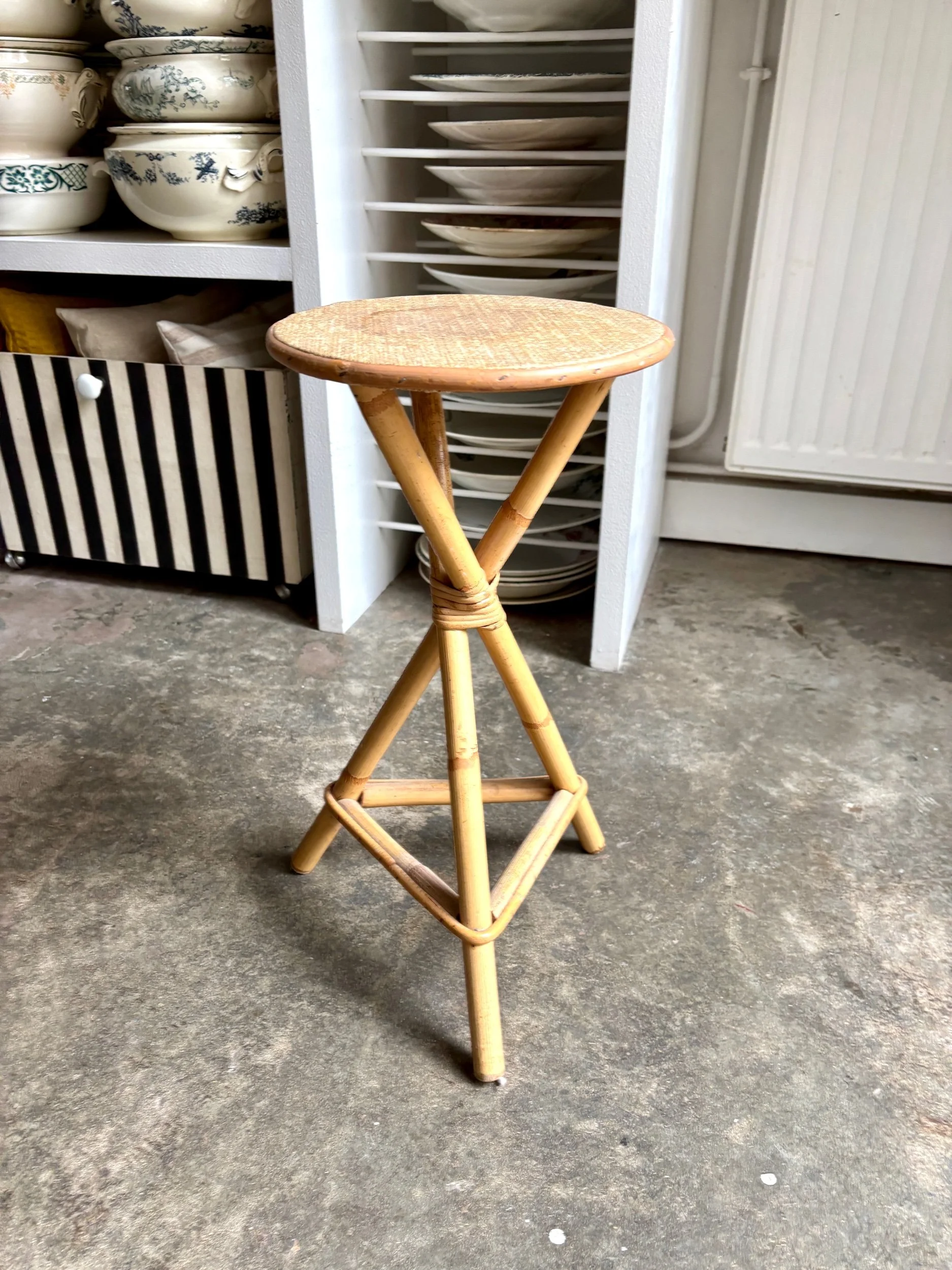 Sellette tripode en rotin