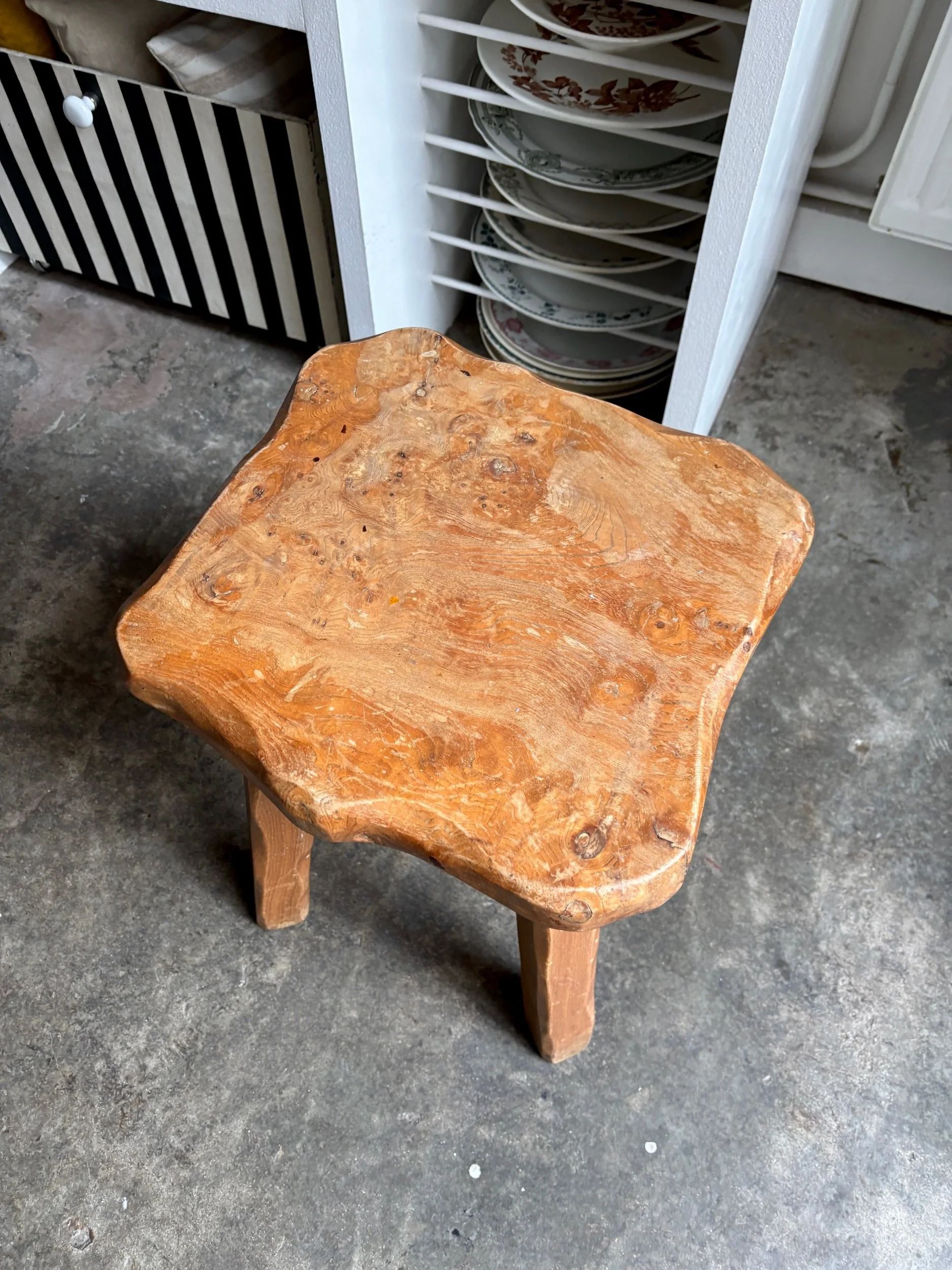 tabouret-brutalise-bois-assise-vintage-axs-design-paris-france