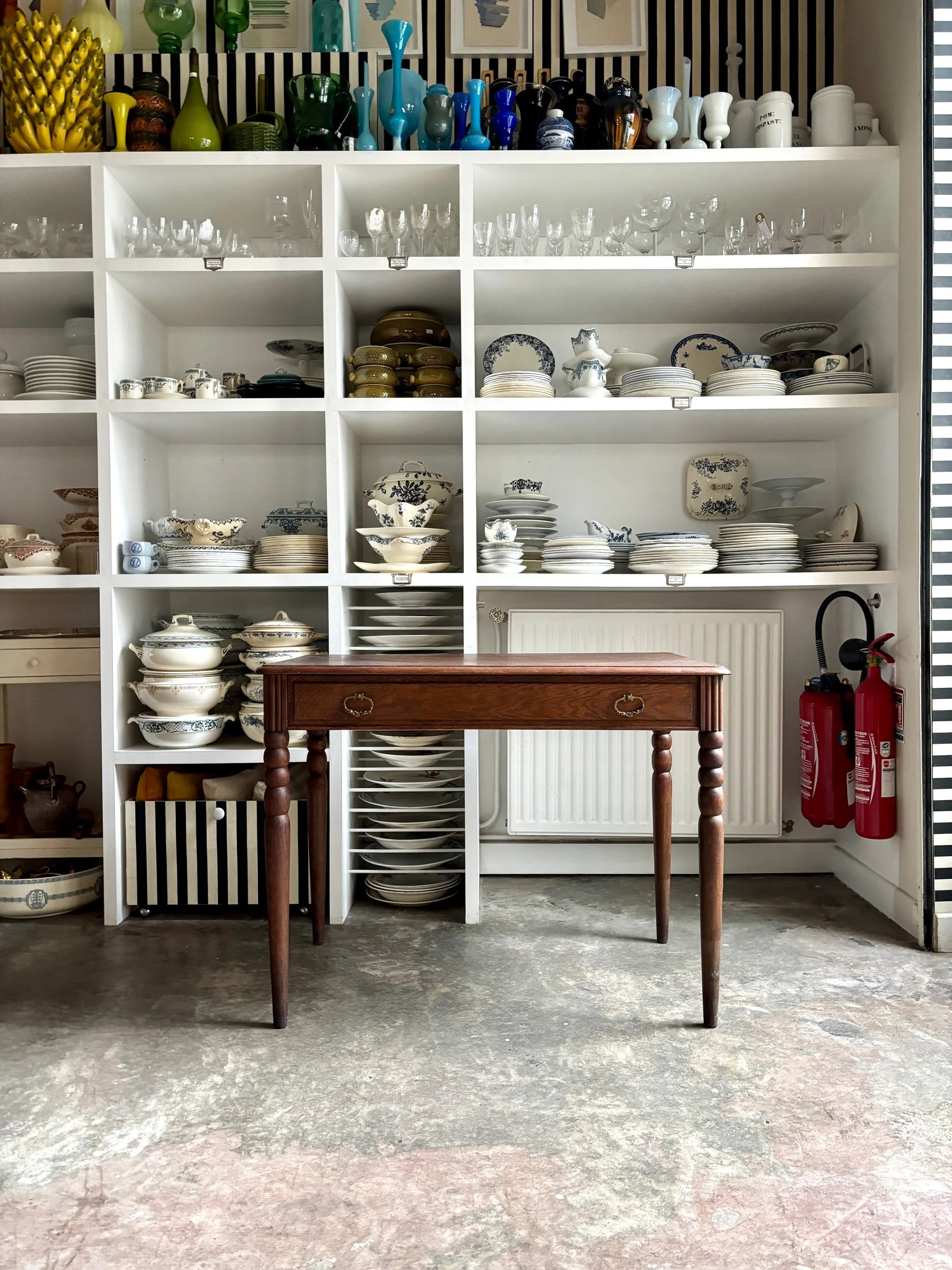 bureau-table-bois-fonce-vintage-axs-design-paris-france