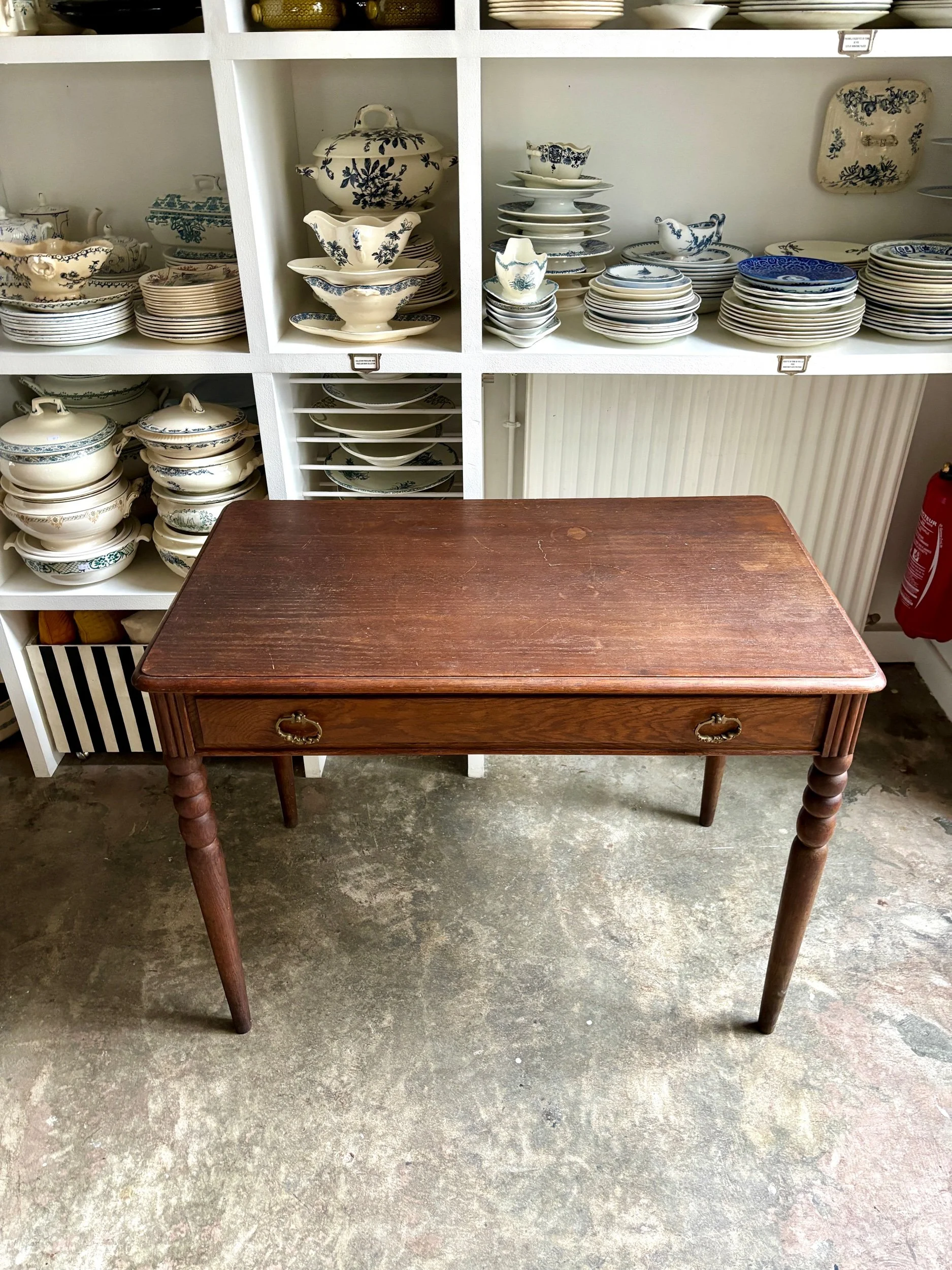 bureau-table-bois-fonce-vintage-axs-design-paris-france