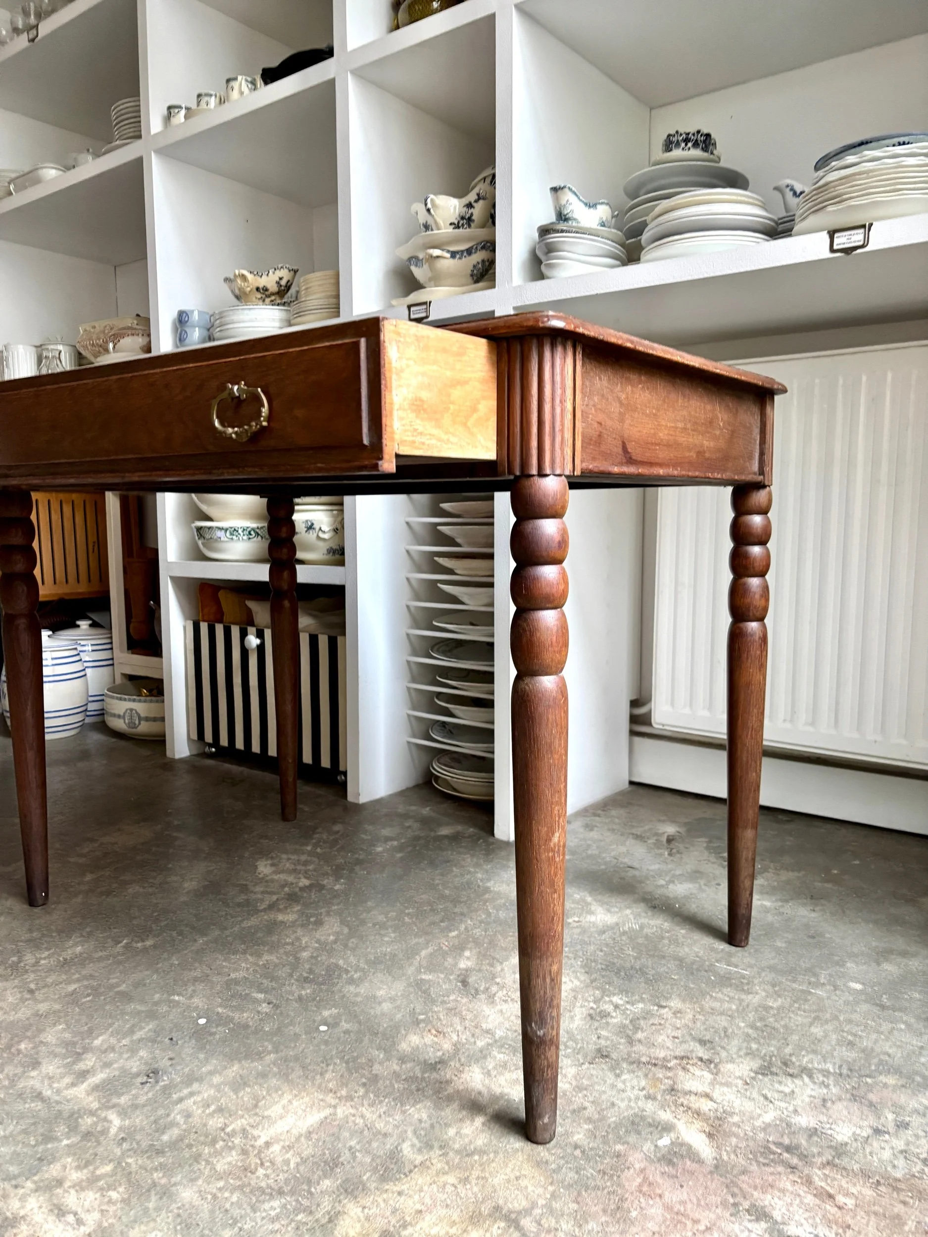 bureau-table-bois-fonce-vintage-axs-design-paris-france