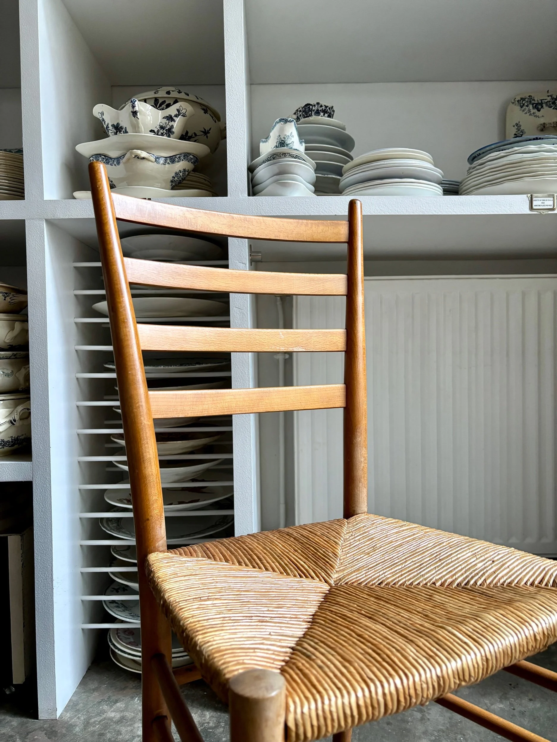 chaise-bois-clair-paille-assise-vintage-axs-design-paris-france