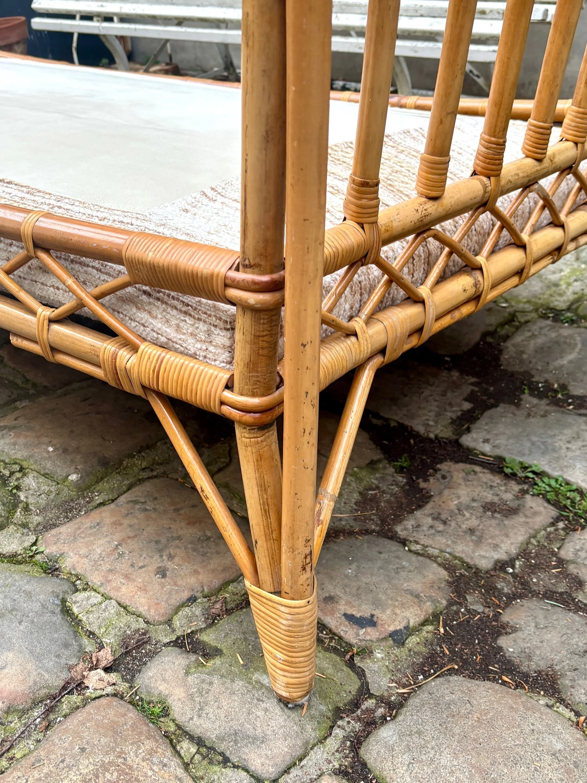 lit-simple-rotin-mobilier-enfant-vintage-axs-design-paris-france