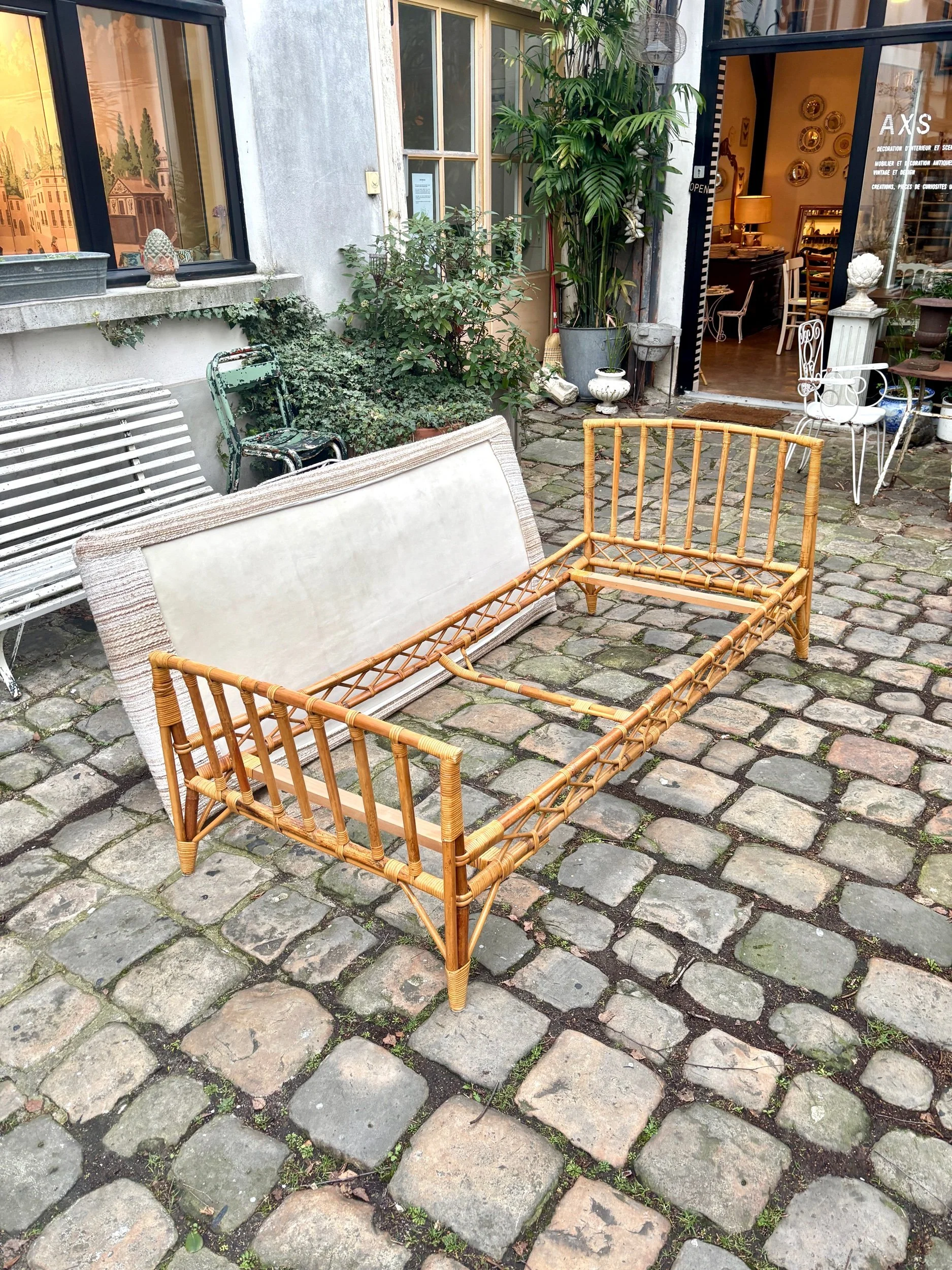 lit-simple-rotin-mobilier-enfant-vintage-axs-design-paris-france