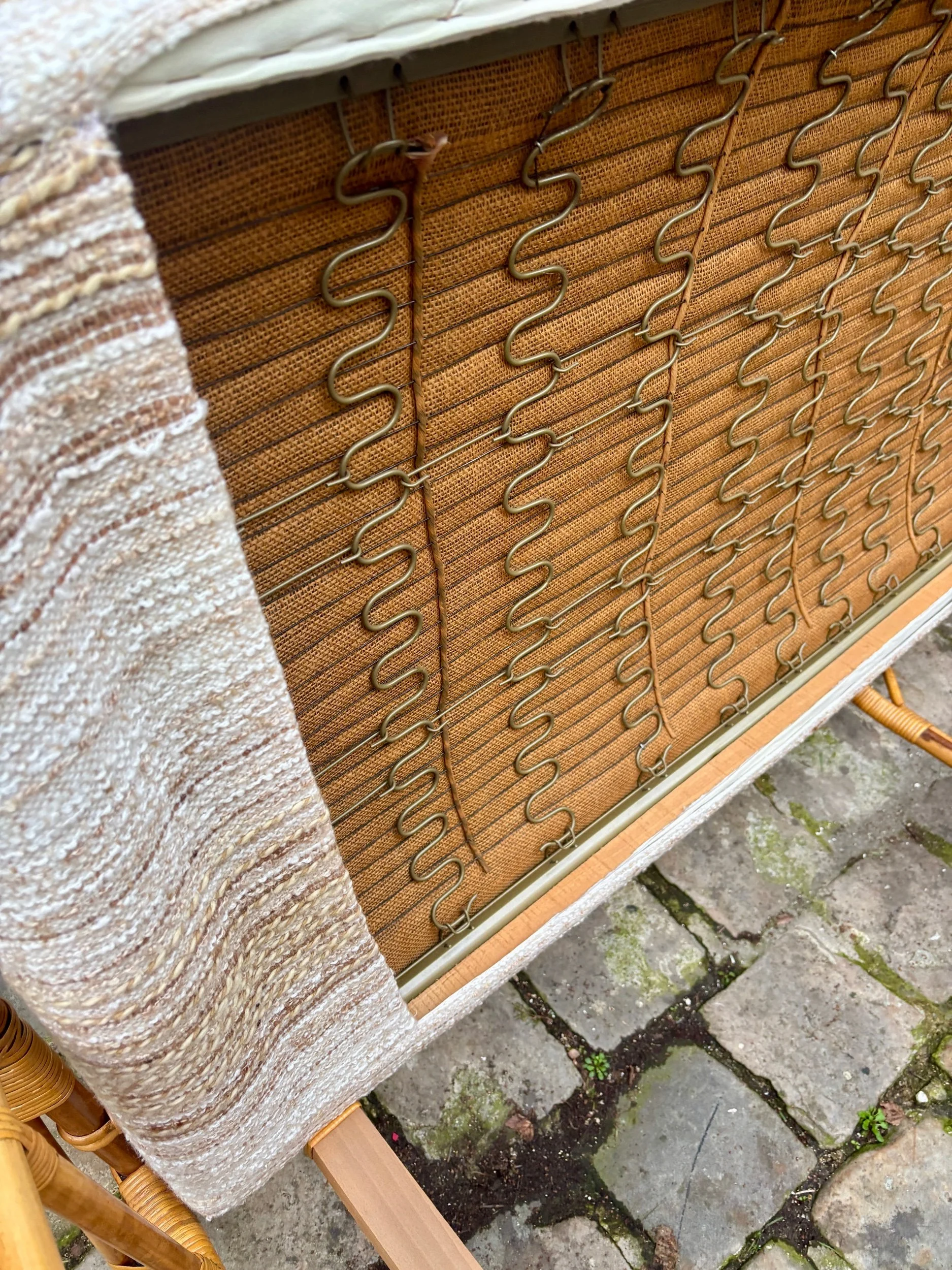 lit-simple-rotin-mobilier-enfant-vintage-axs-design-paris-france