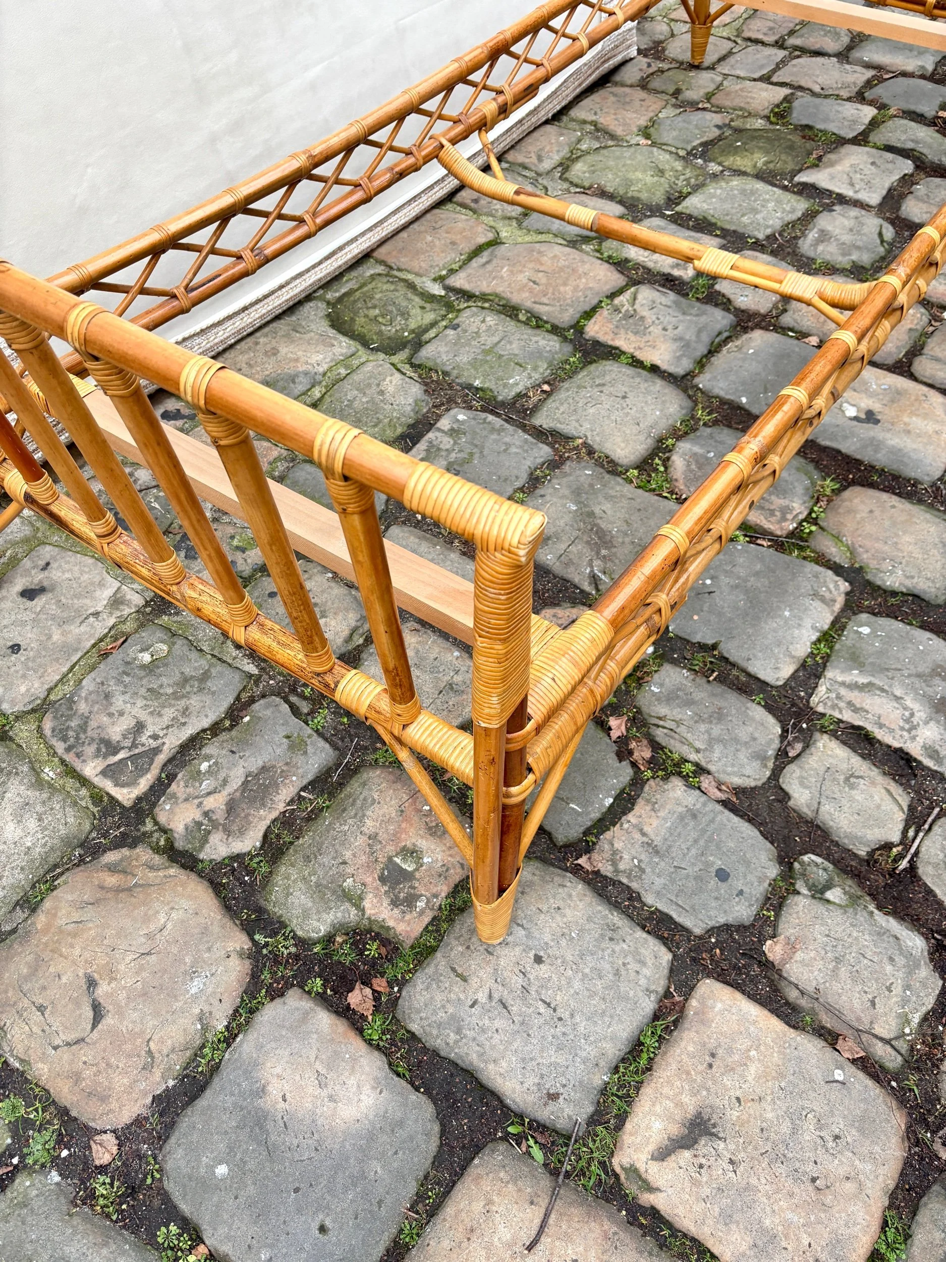 lit-simple-rotin-mobilier-enfant-vintage-axs-design-paris-france