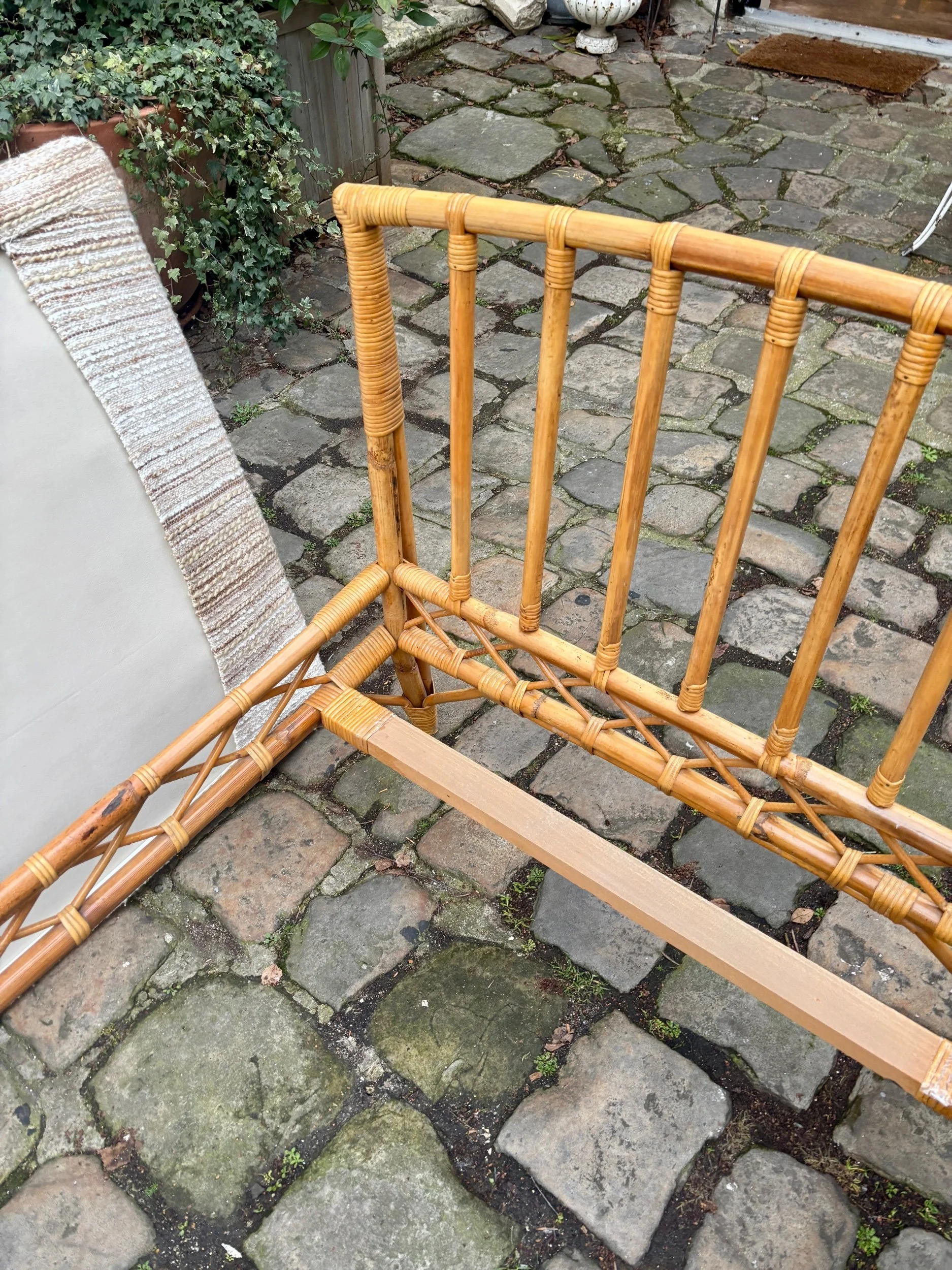 lit-simple-rotin-mobilier-enfant-vintage-axs-design-paris-france