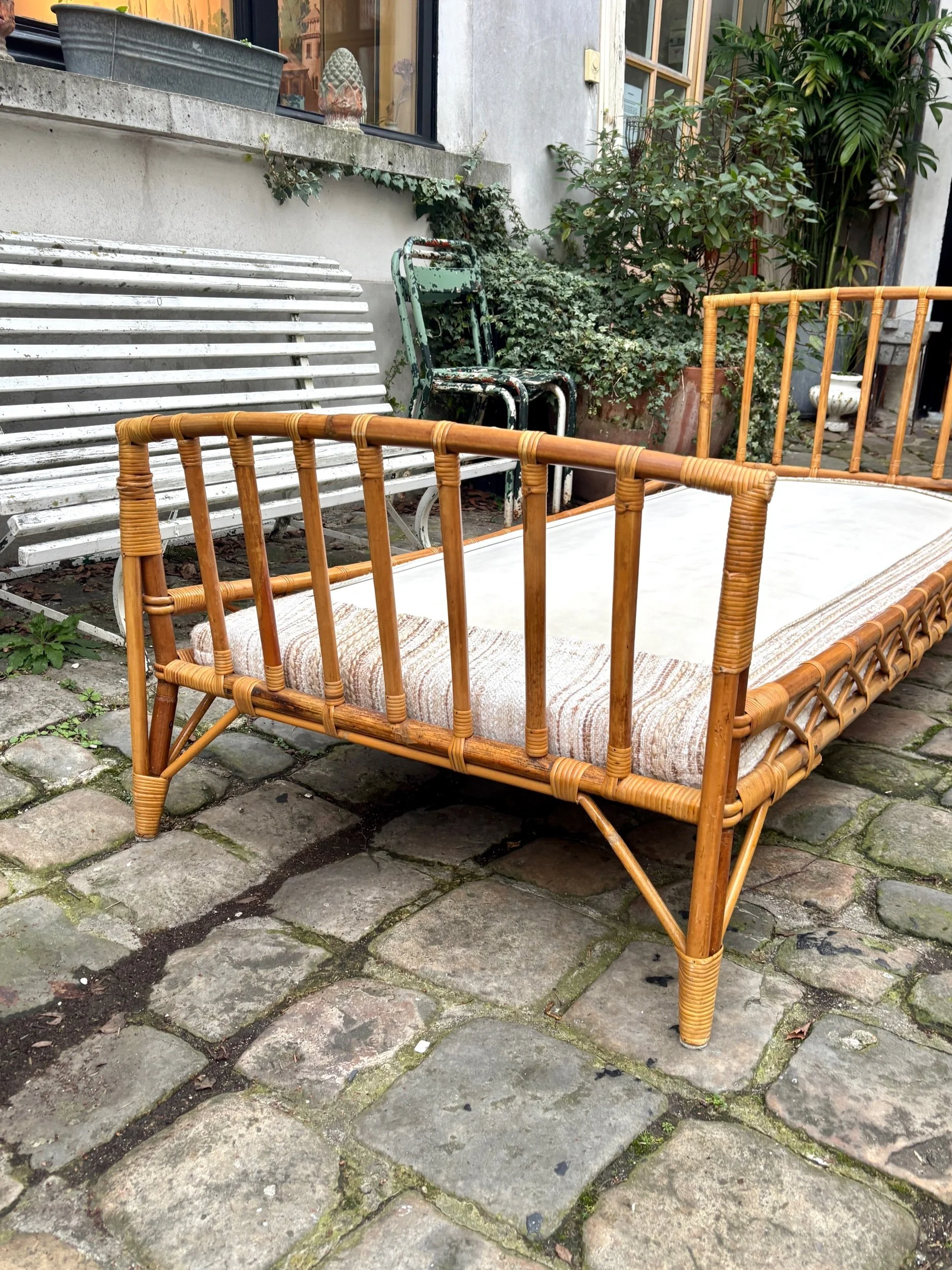 lit-simple-rotin-mobilier-enfant-vintage-axs-design-paris-france