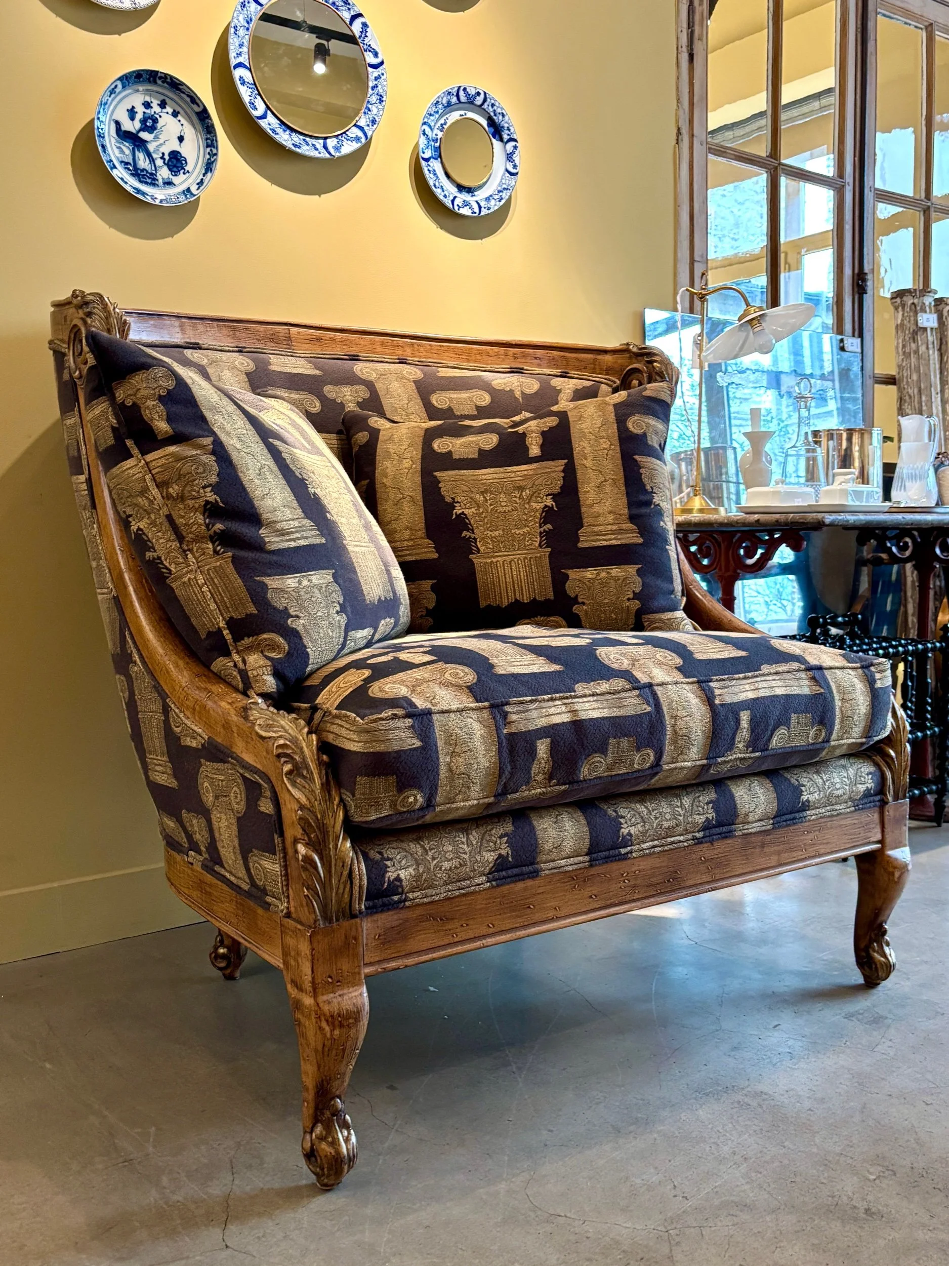 fauteuil-confessionnal-bois-coton-noir-beige-assise-vintage-axs-design-paris-france