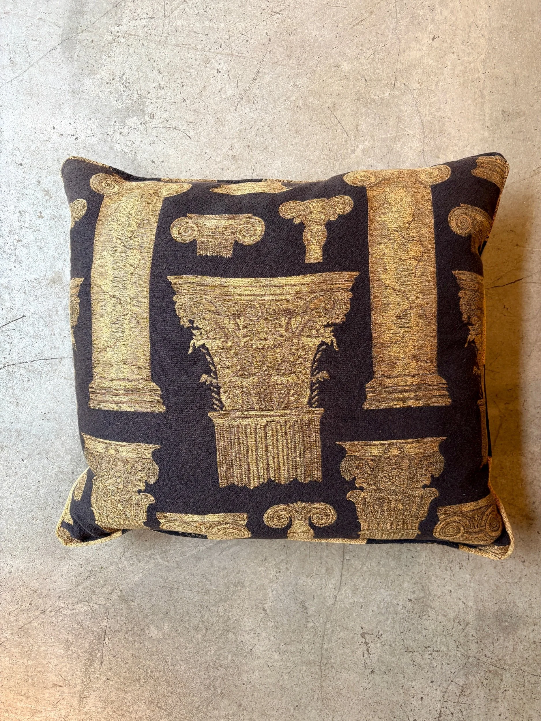 fauteuil-confessionnal-bois-coton-noir-beige-assise-vintage-axs-design-paris-france