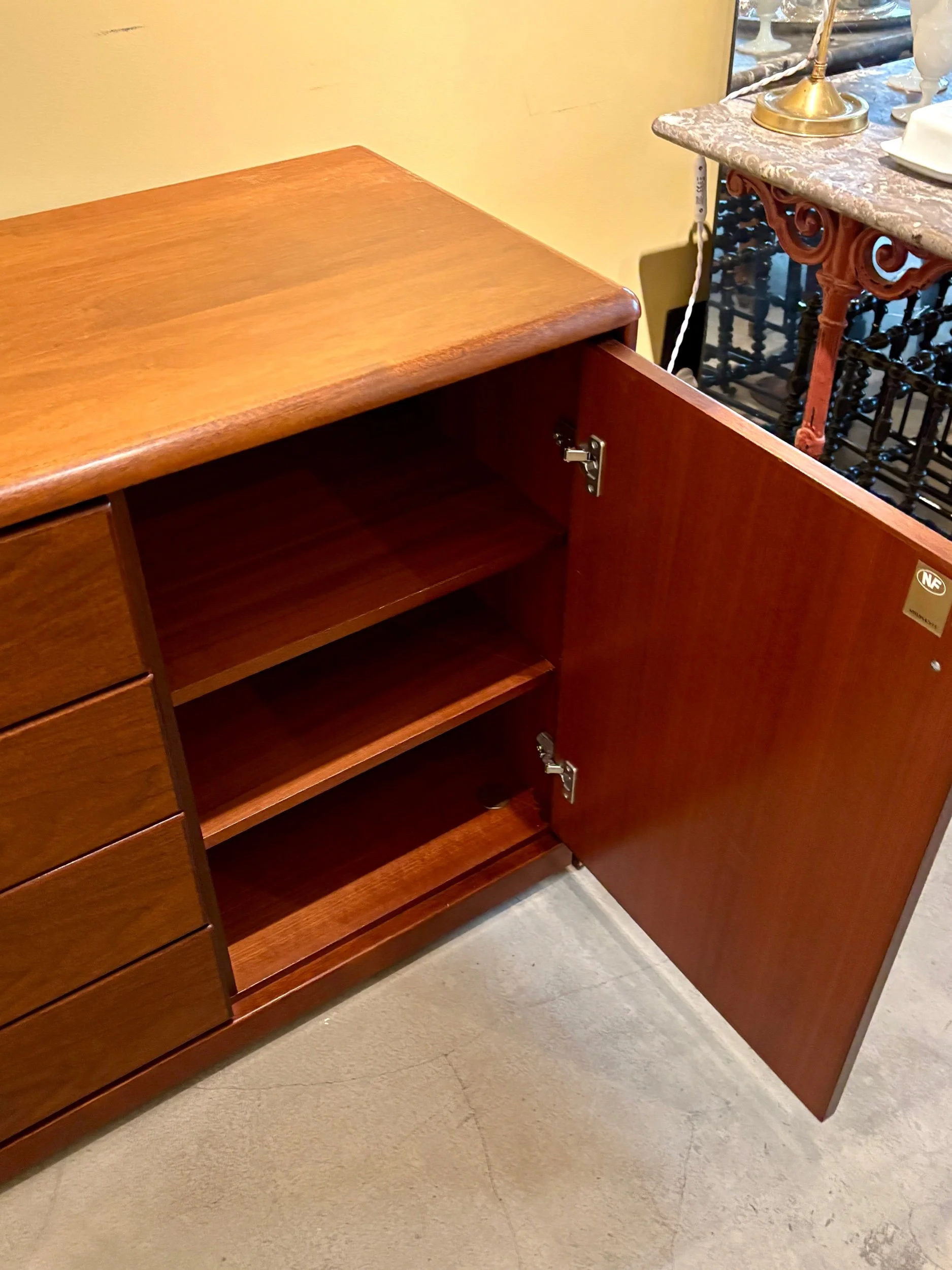 commode-buffet-bois-fonce-meuble-rangement-vintage-axs-design-paris-france