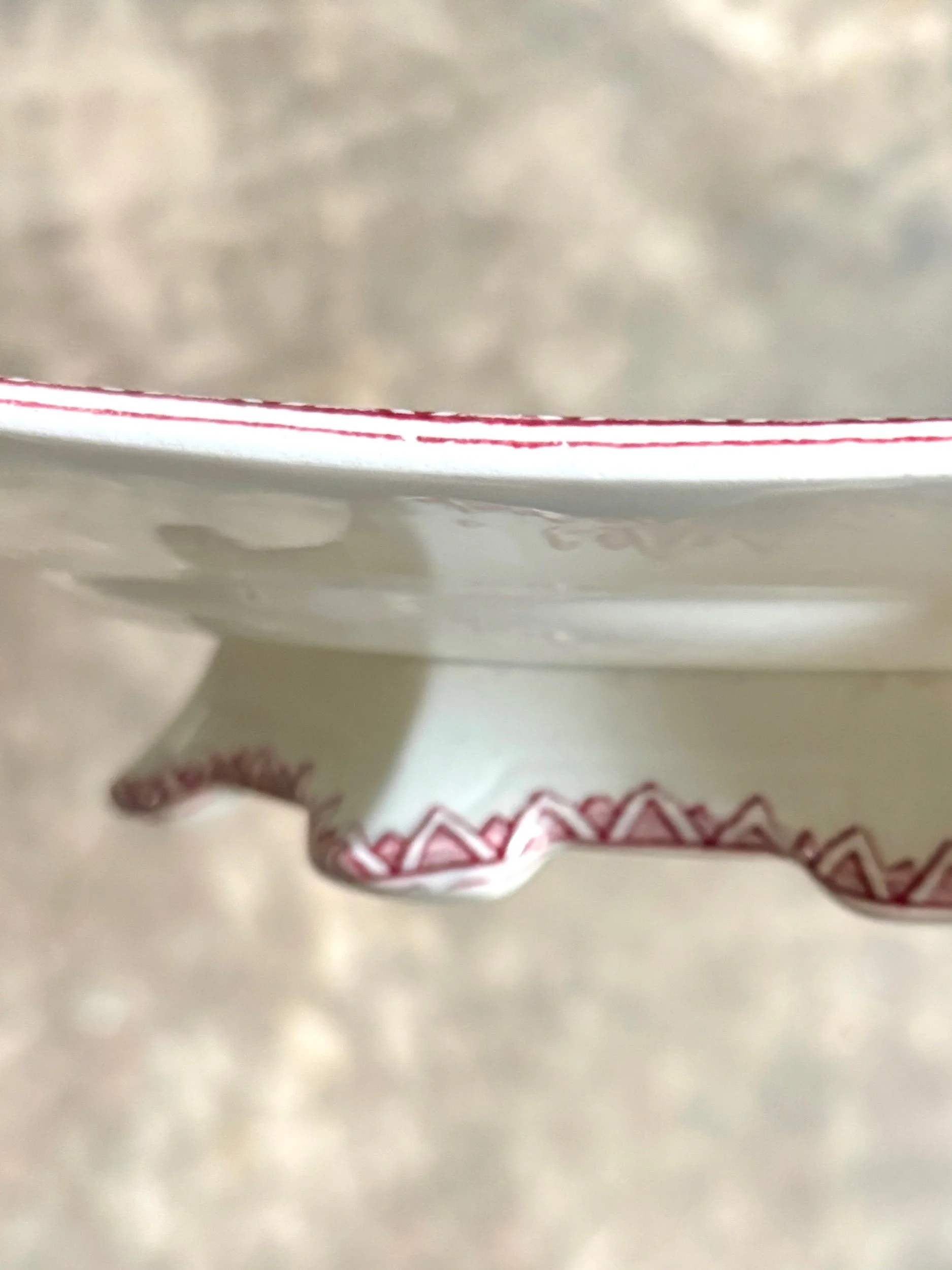 assiette-gateau-plat-terre-de-fer-blanc-rose-clairefontaine-indiana-vaiselle-vintage-axs-design-paris-france