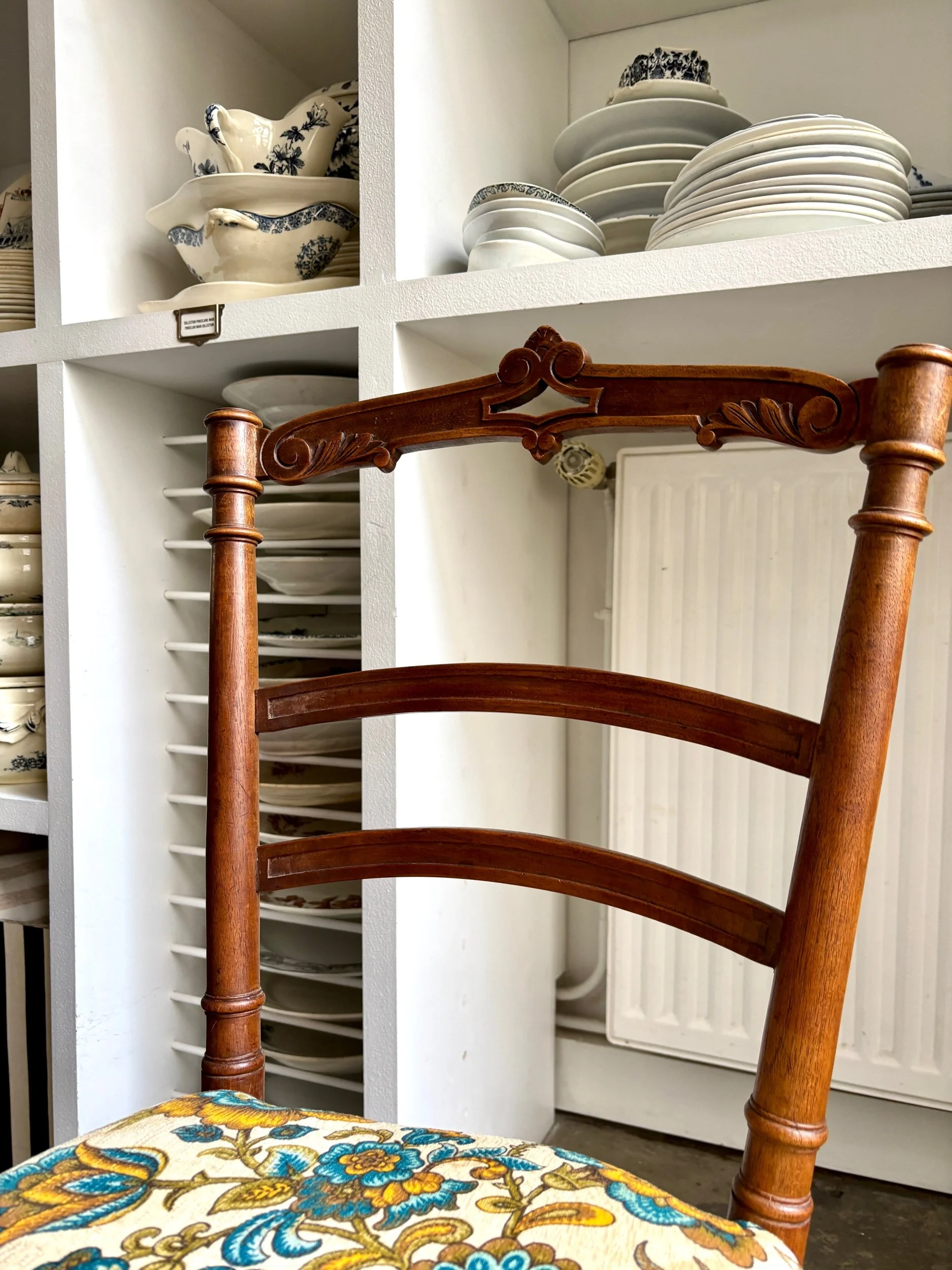 chaise-bois-coton-bleu-jaune-fleurs-assise-vintage-axs-design-paris-france