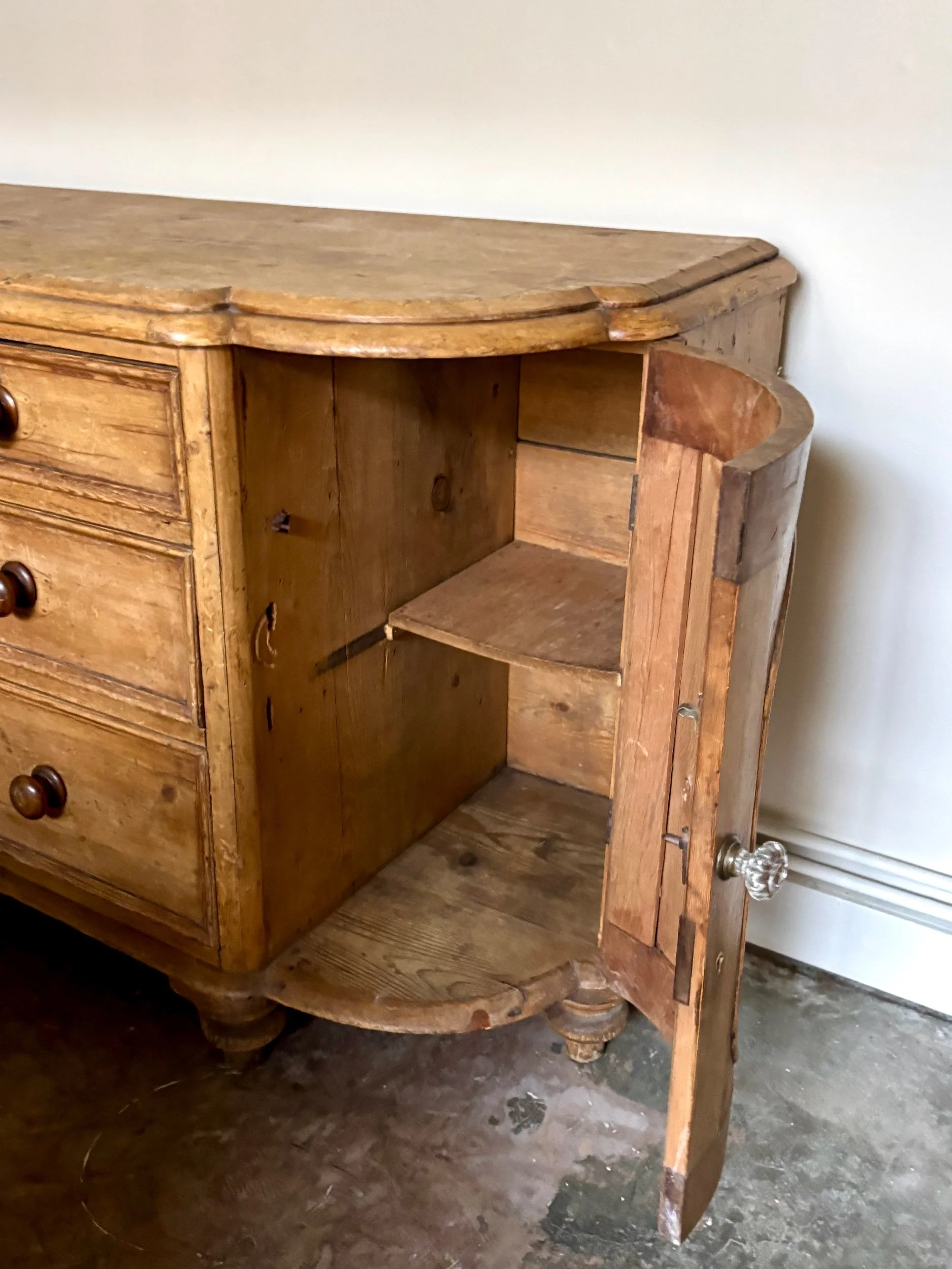 buffet-anglais-demi-lune-bois-clair-1930-meuble-rangement-vintage-axs-design-paris-france