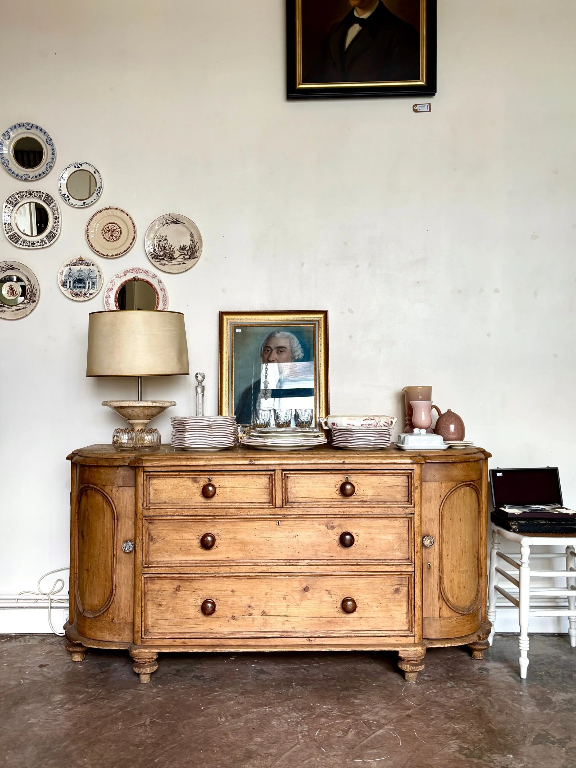 buffet-anglais-demi-lune-bois-clair-1930-meuble-rangement-vintage-axs-design-paris-france