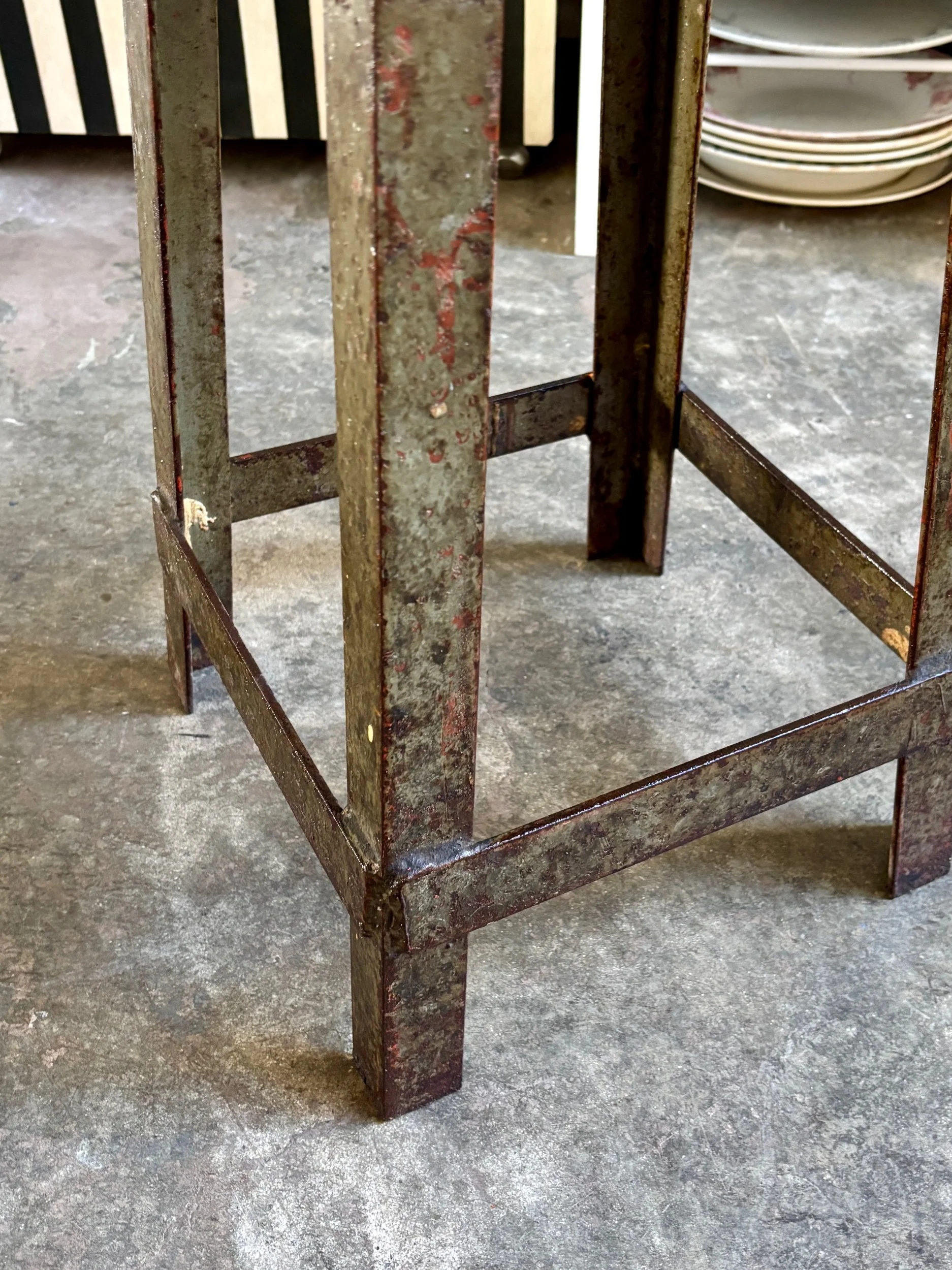 tabouret-bois-fonte-de-fer-assise-vintage-axs-design-paris-france