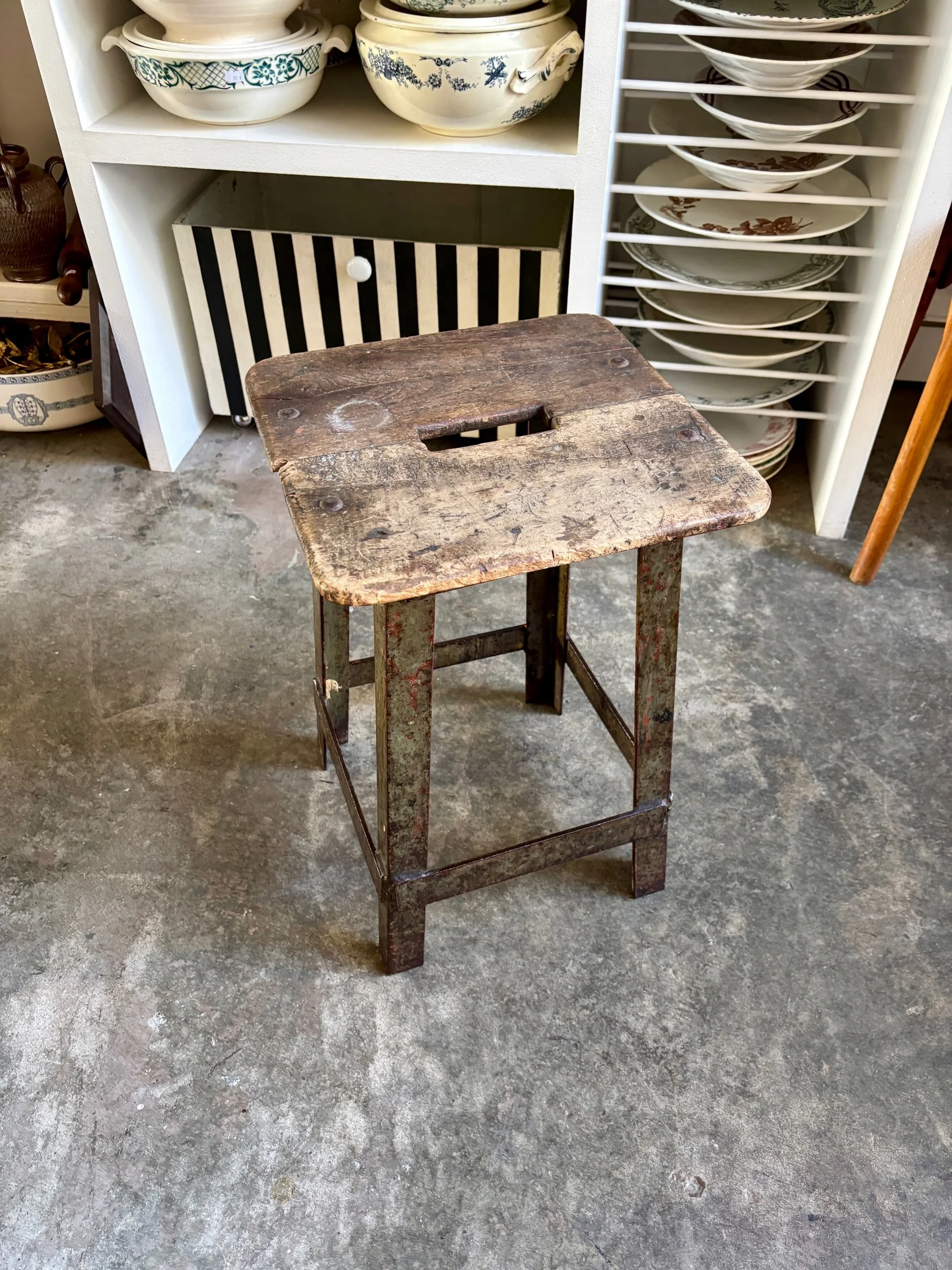 Tabouret en bois et fonte de fer