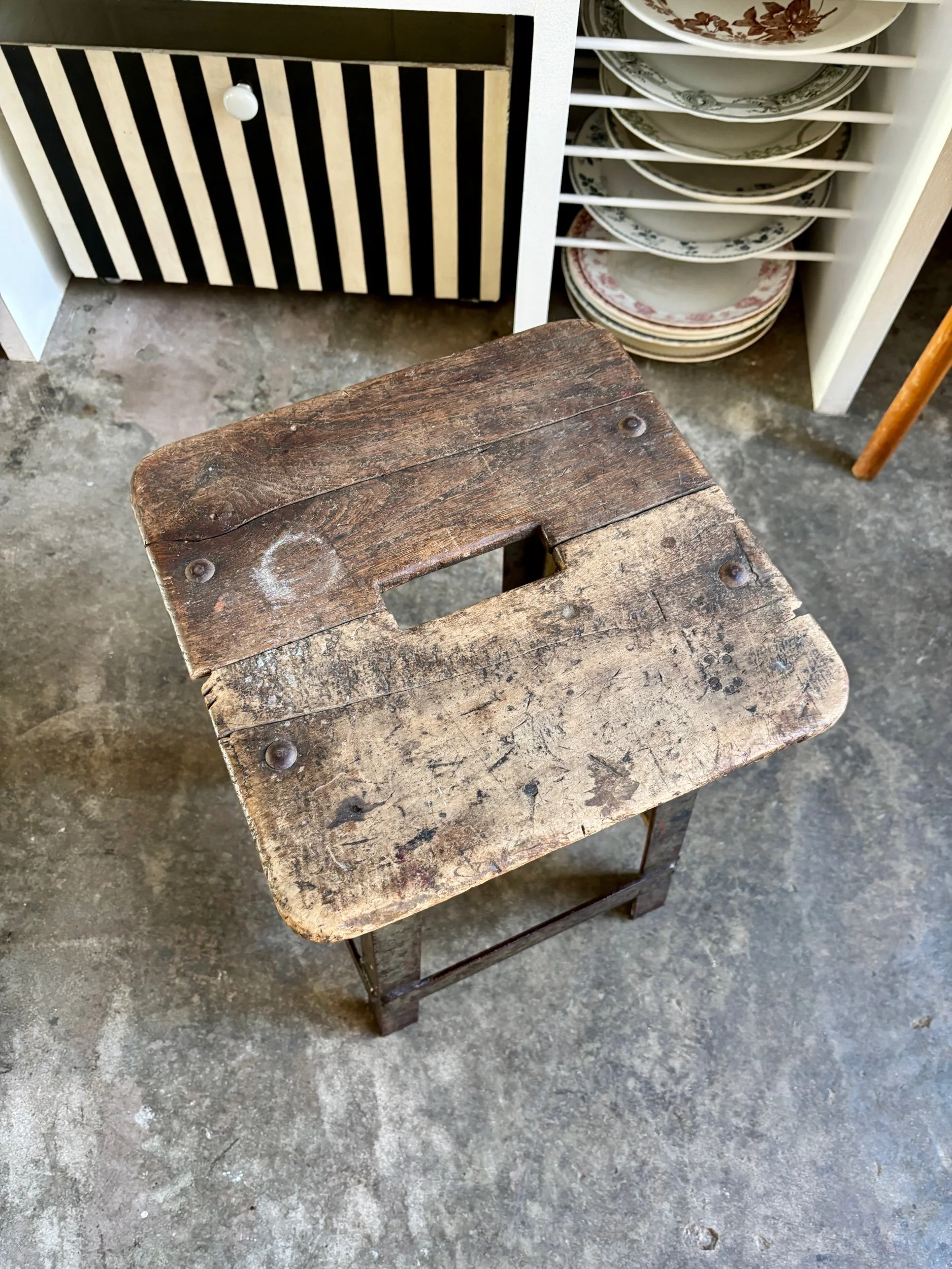 tabouret-bois-fonte-de-fer-assise-vintage-axs-design-paris-france