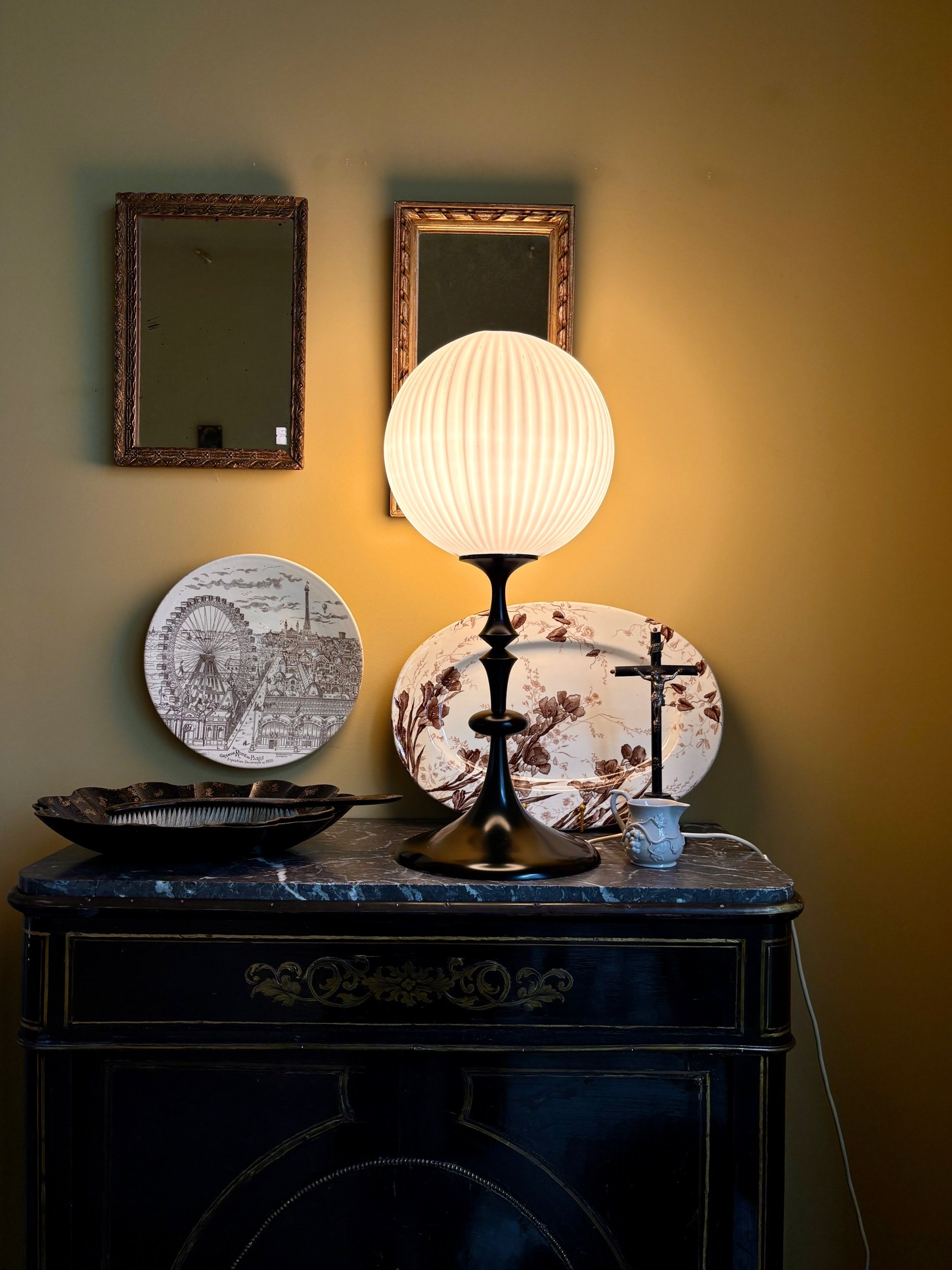 lampe-table-max-bill-verre-blanc-bois-metal-noir-luminaire-vintage-axs-design-paris-france