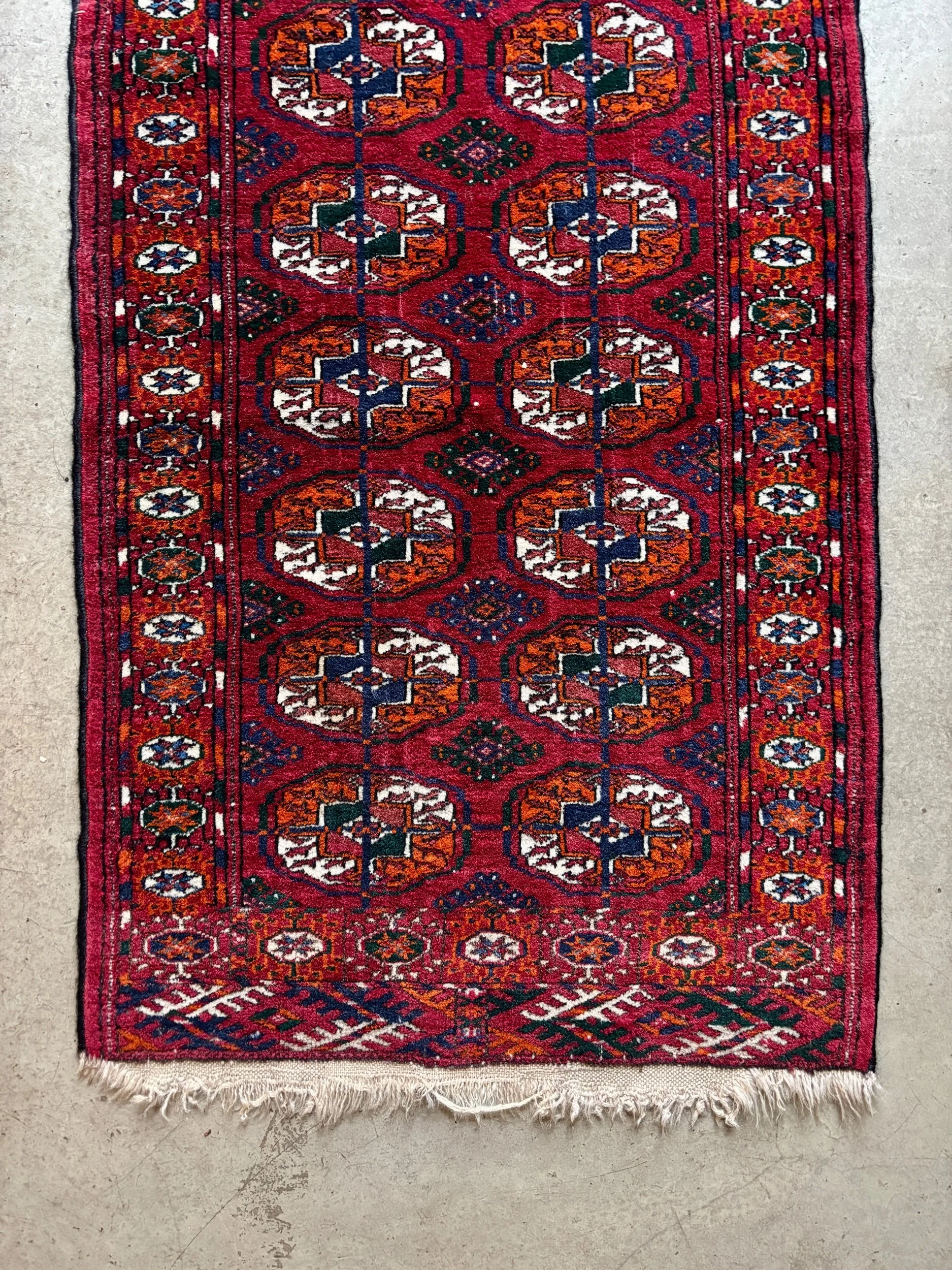 tapis-boukhara-laine-soie-bordeaux-12-caissons-decoration-vintage-axs-design-paris-france