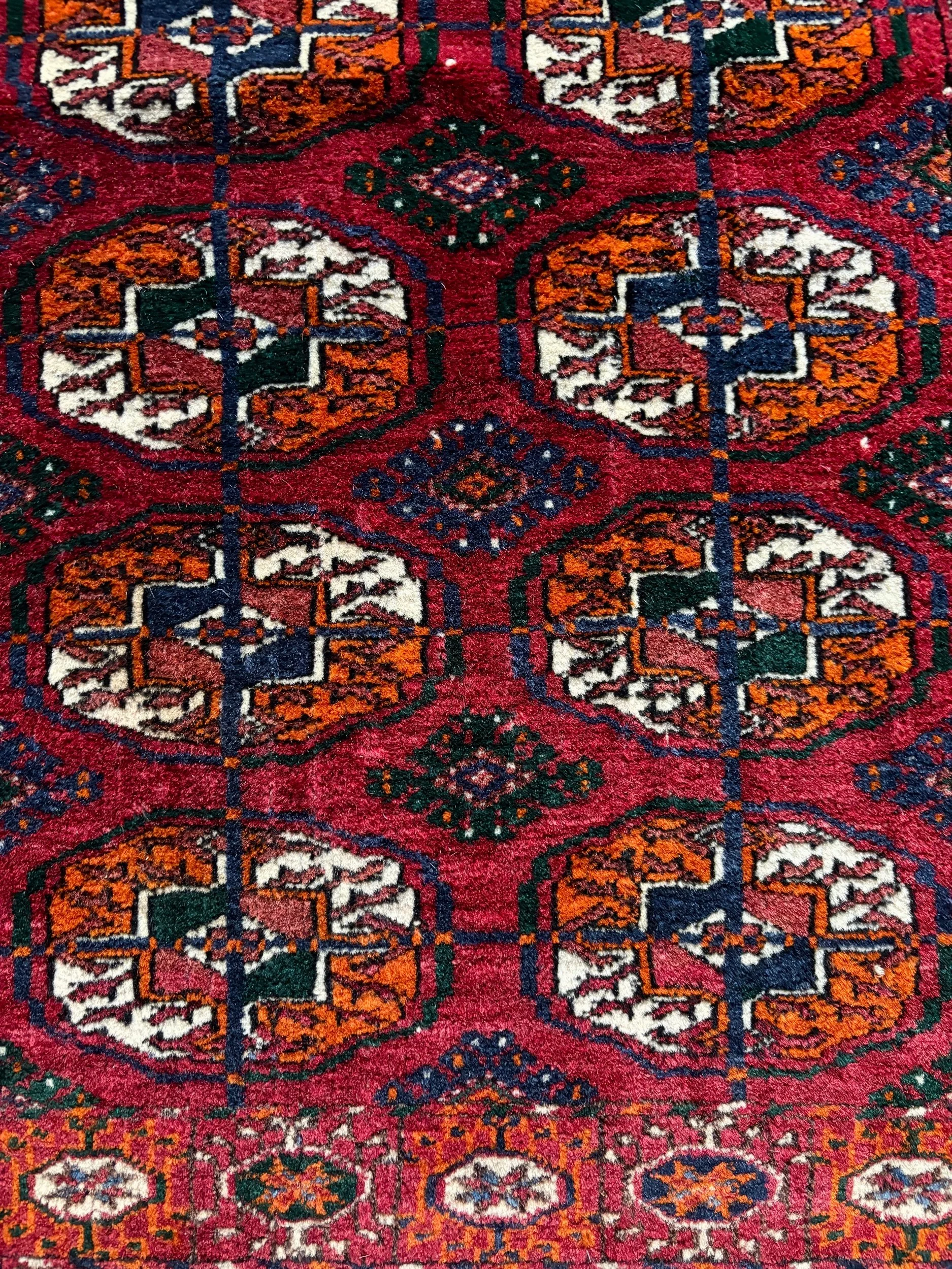 tapis-boukhara-laine-soie-bordeaux-12-caissons-decoration-vintage-axs-design-paris-france