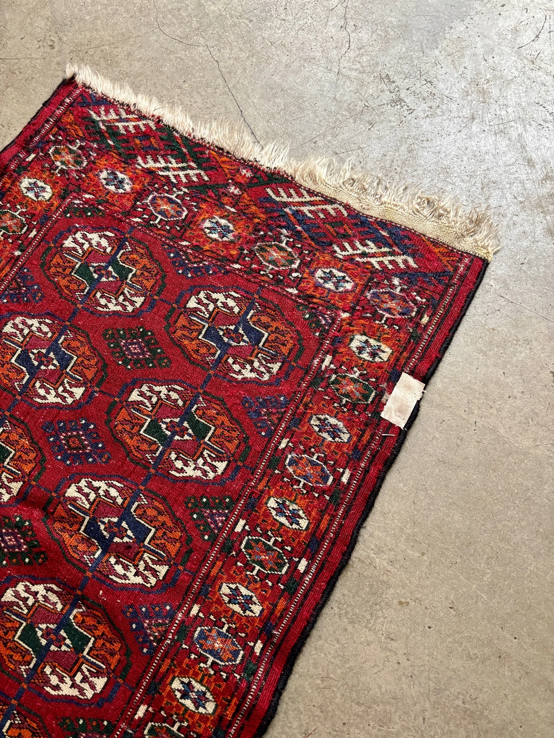 tapis-boukhara-laine-soie-bordeaux-12-caissons-decoration-vintage-axs-design-paris-france