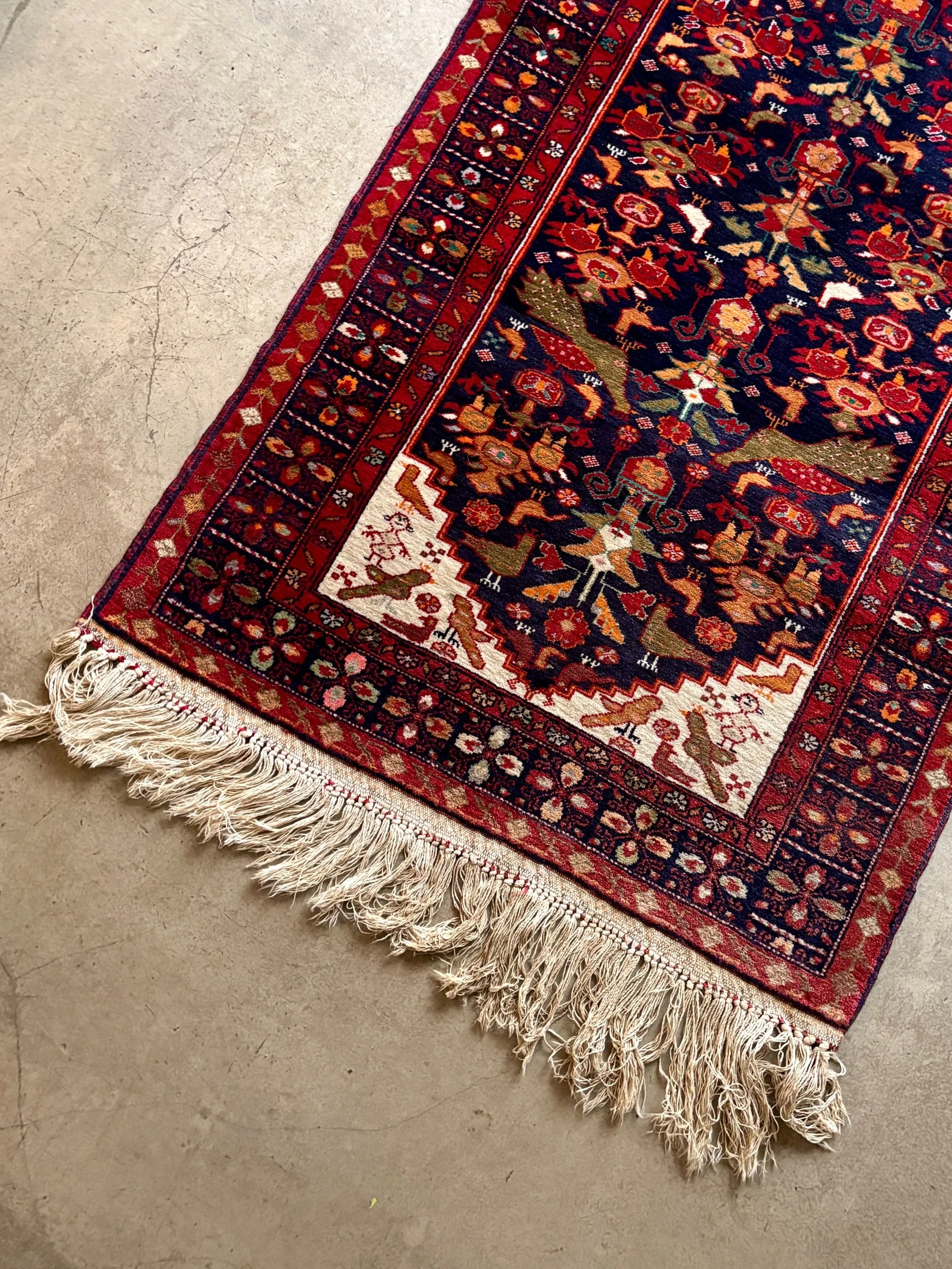 tapis-laine-oiseaux-bordeaux-beige-bleu-orange-decoration-vintage-axs-design-paris-france