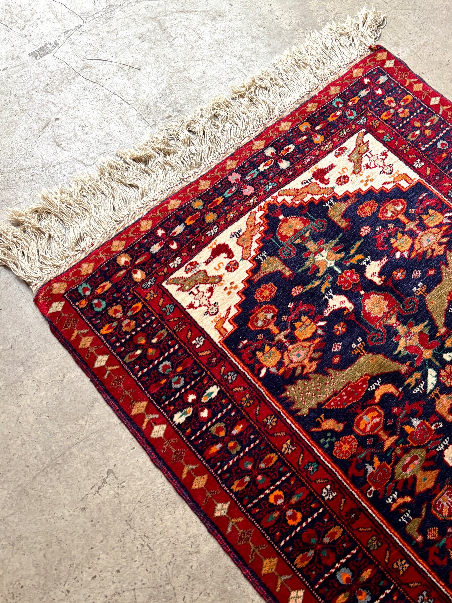 tapis-laine-oiseaux-bordeaux-beige-bleu-orange-decoration-vintage-axs-design-paris-france